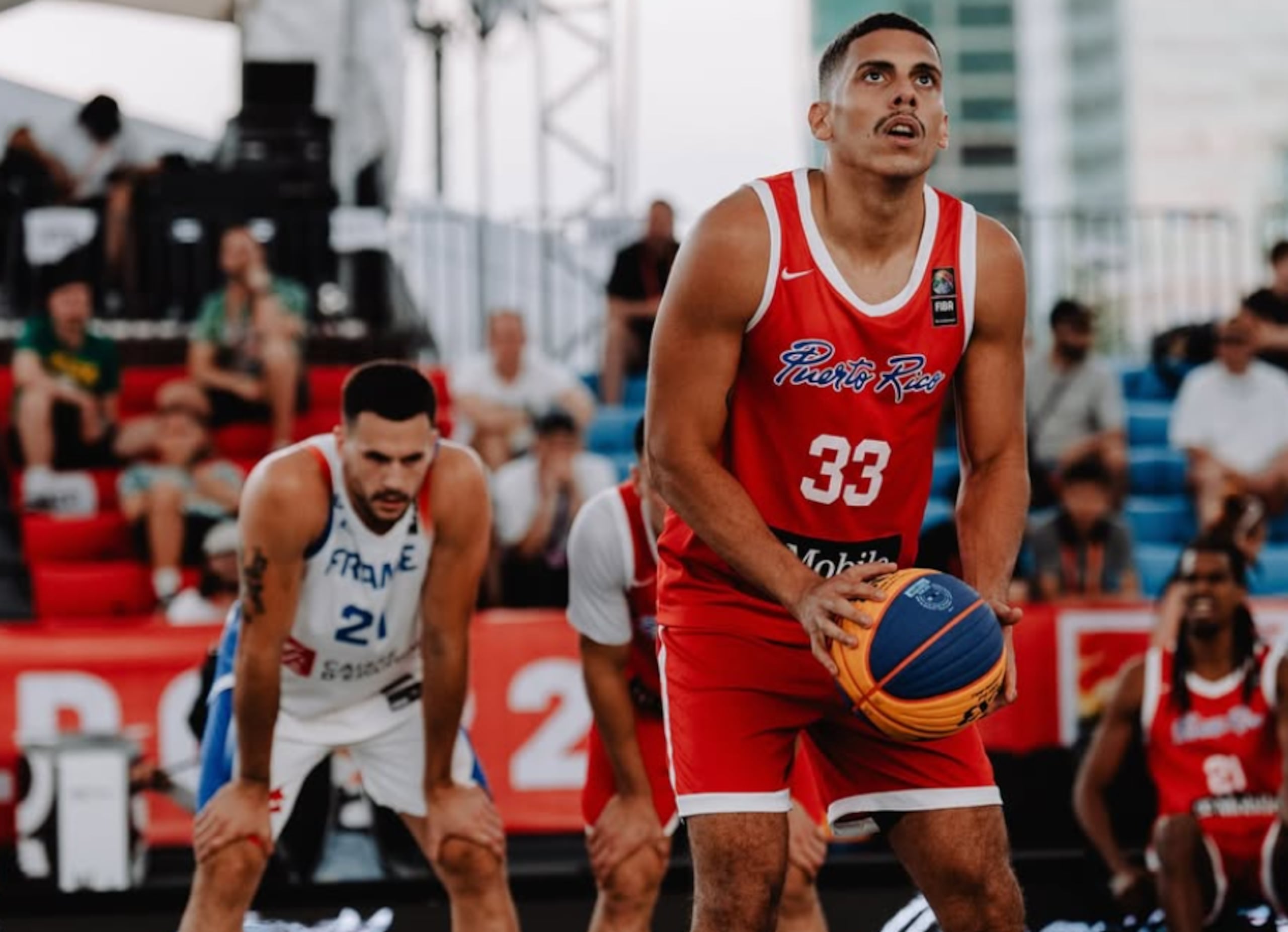 Luis Cuascut durante el partido ante Francia.