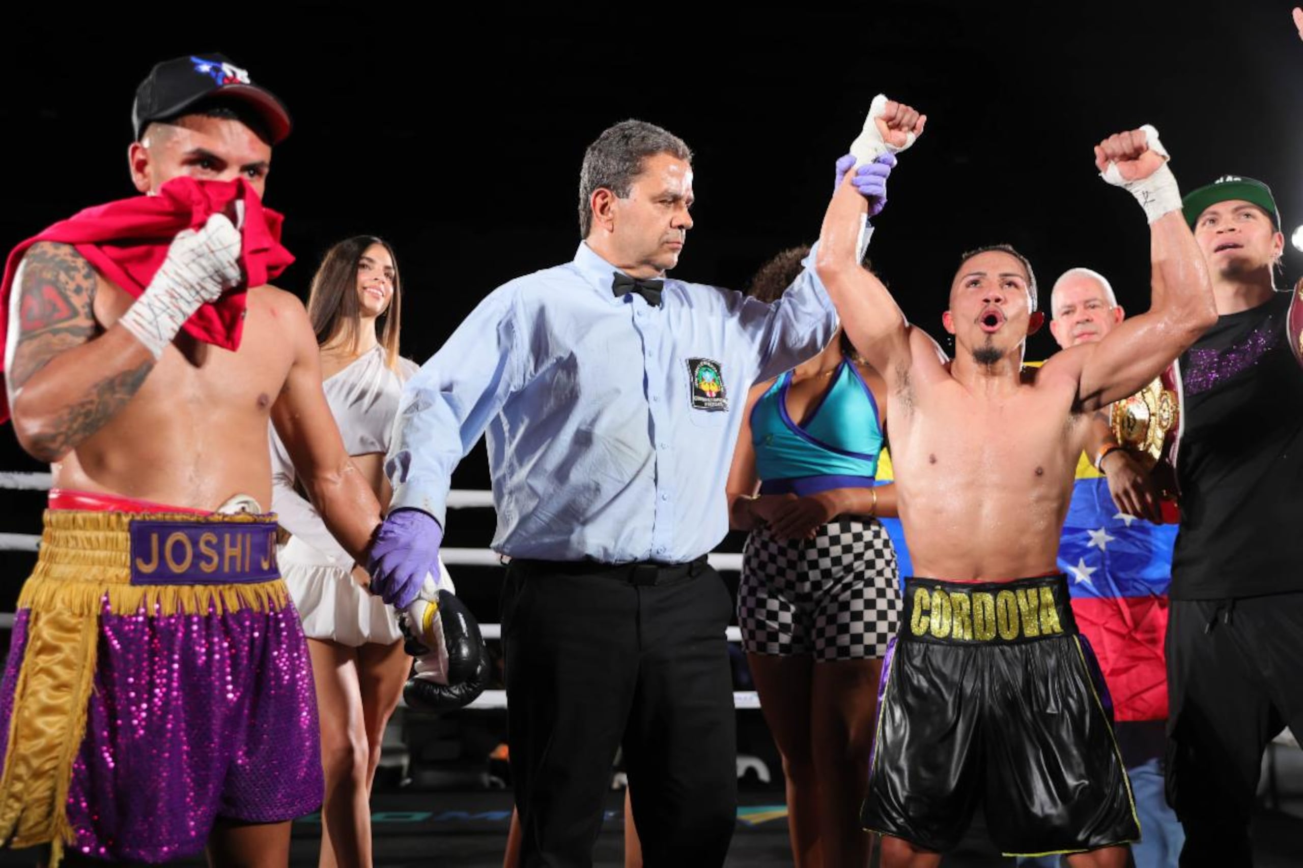 Angelino Córdova se impuso por decisión unánime.