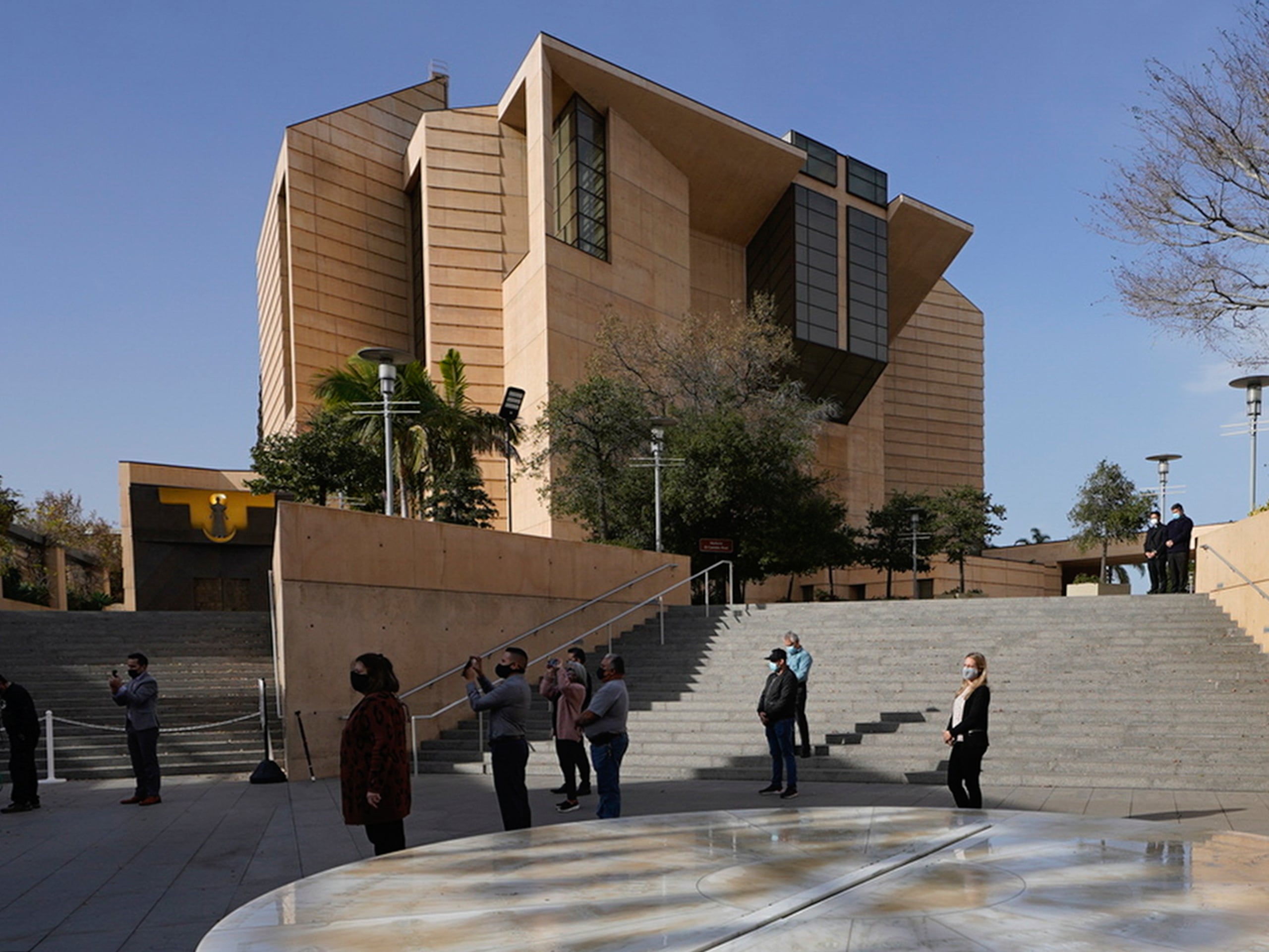 Los abogados de 1,353 personas que alegan haber sufrido horribles abusos a manos de sacerdotes católicos locales, alcanzaron el acuerdo tras meses de negociaciones con la arquidiócesis