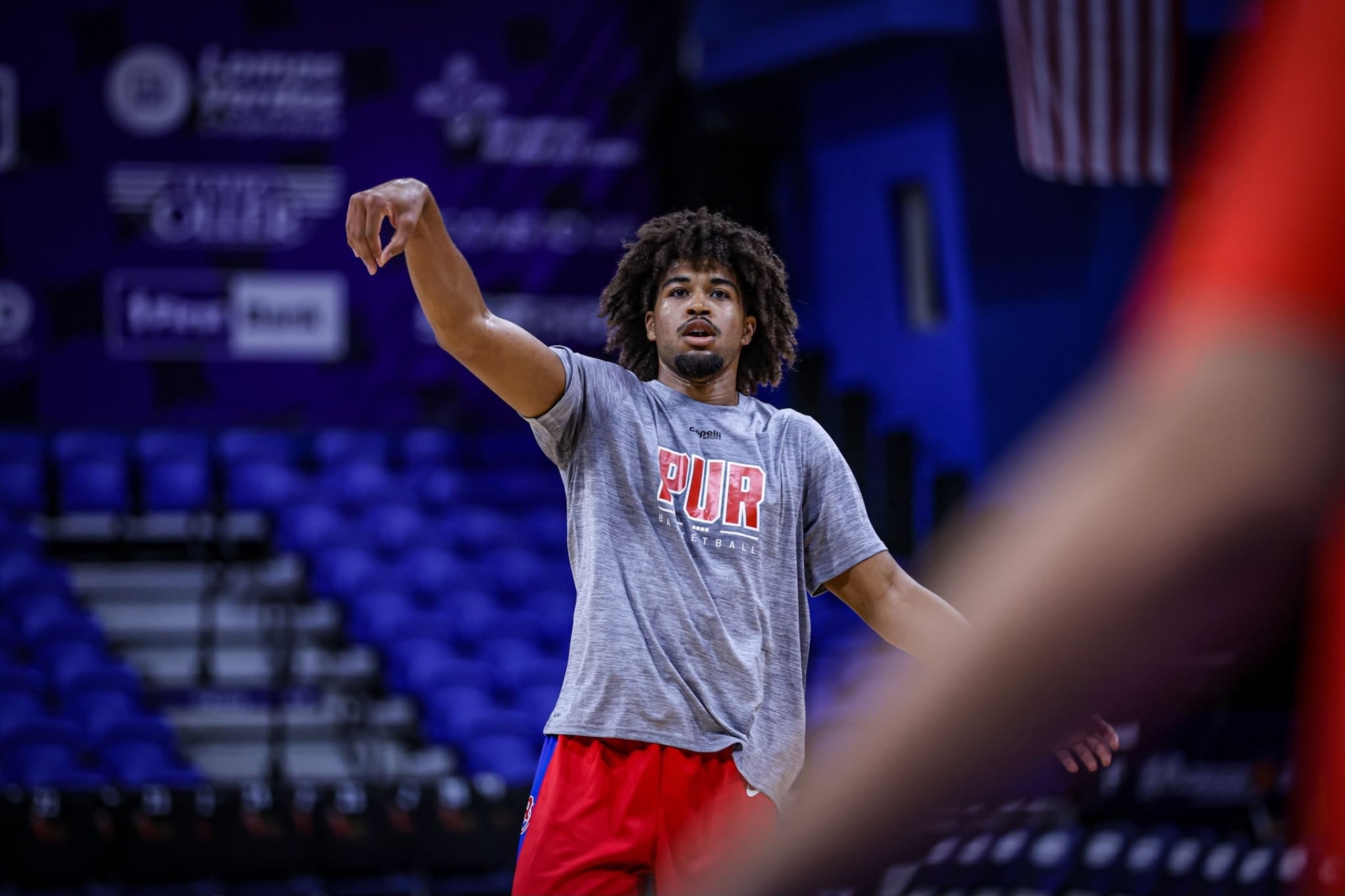 Ethan Thompson durante una práctica en el Coliseo Rubén Rodríguez, de Bayamón, antes de la tercera ventana clasificatoria a la Copa del Mundo FIBA.