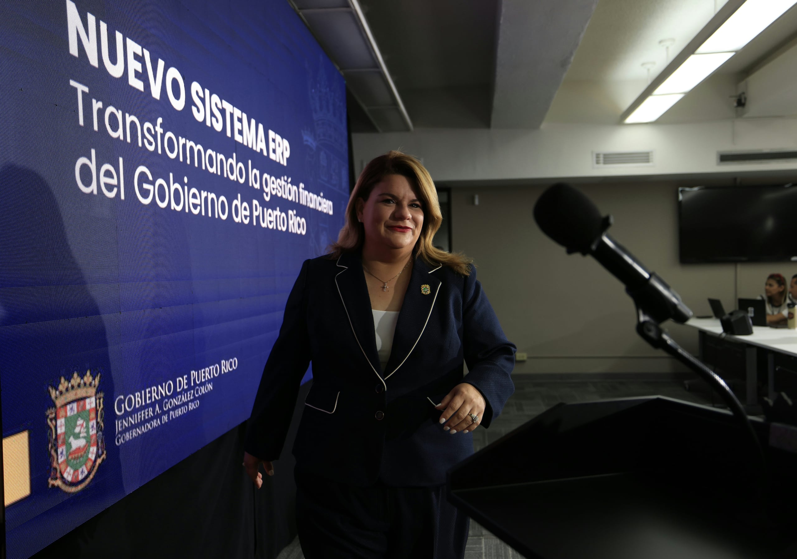 La gobernadora Jenniffer González Colón, junto a jefes de agencias, anuncia el nuevo sistema financiero del gobierno. FOTO POR: Ramón "Tonito" Zayas / GFR Media