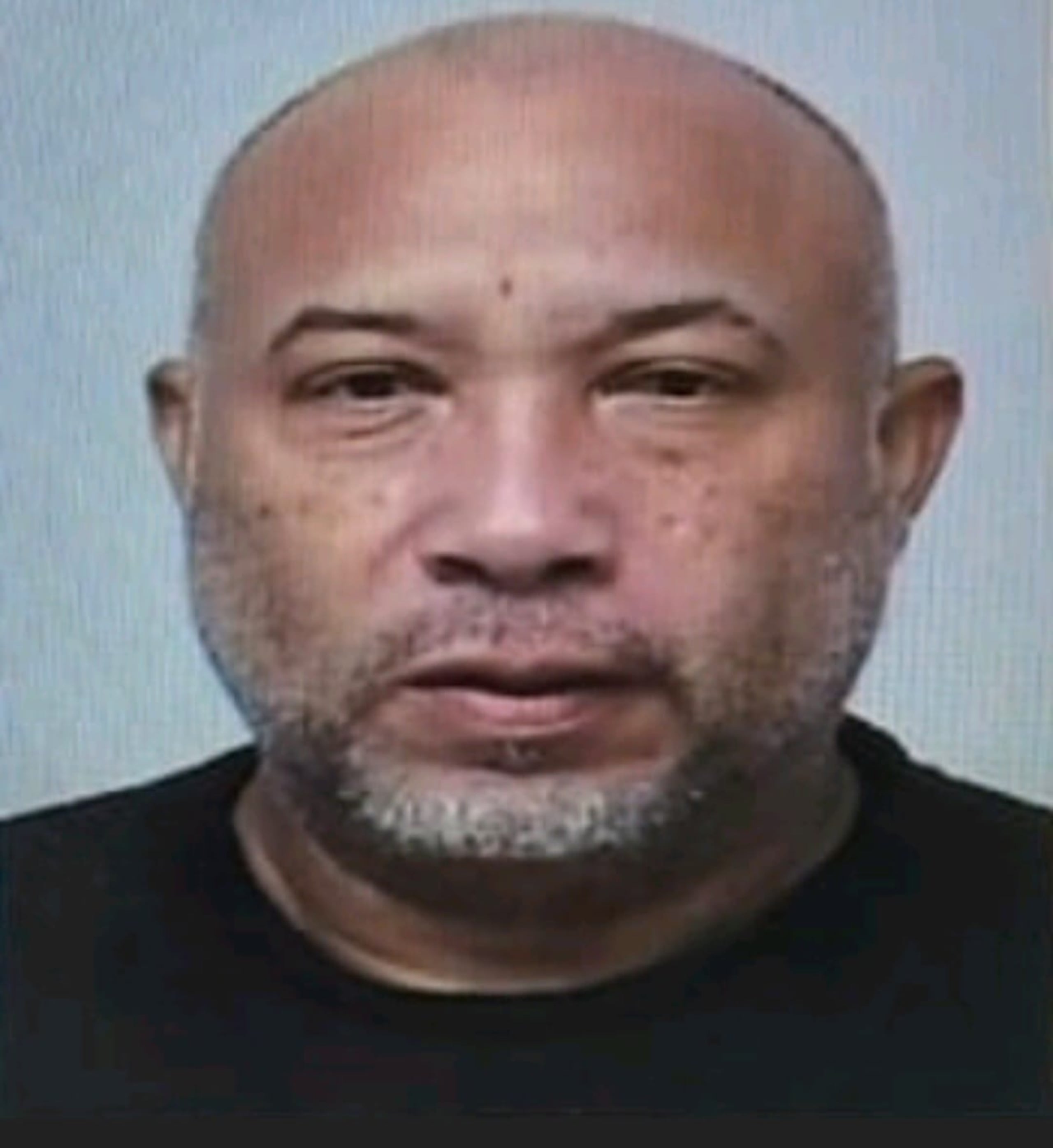 Alberto L. Pérez Morales, enfrenta cargos por violar una orden de protección.