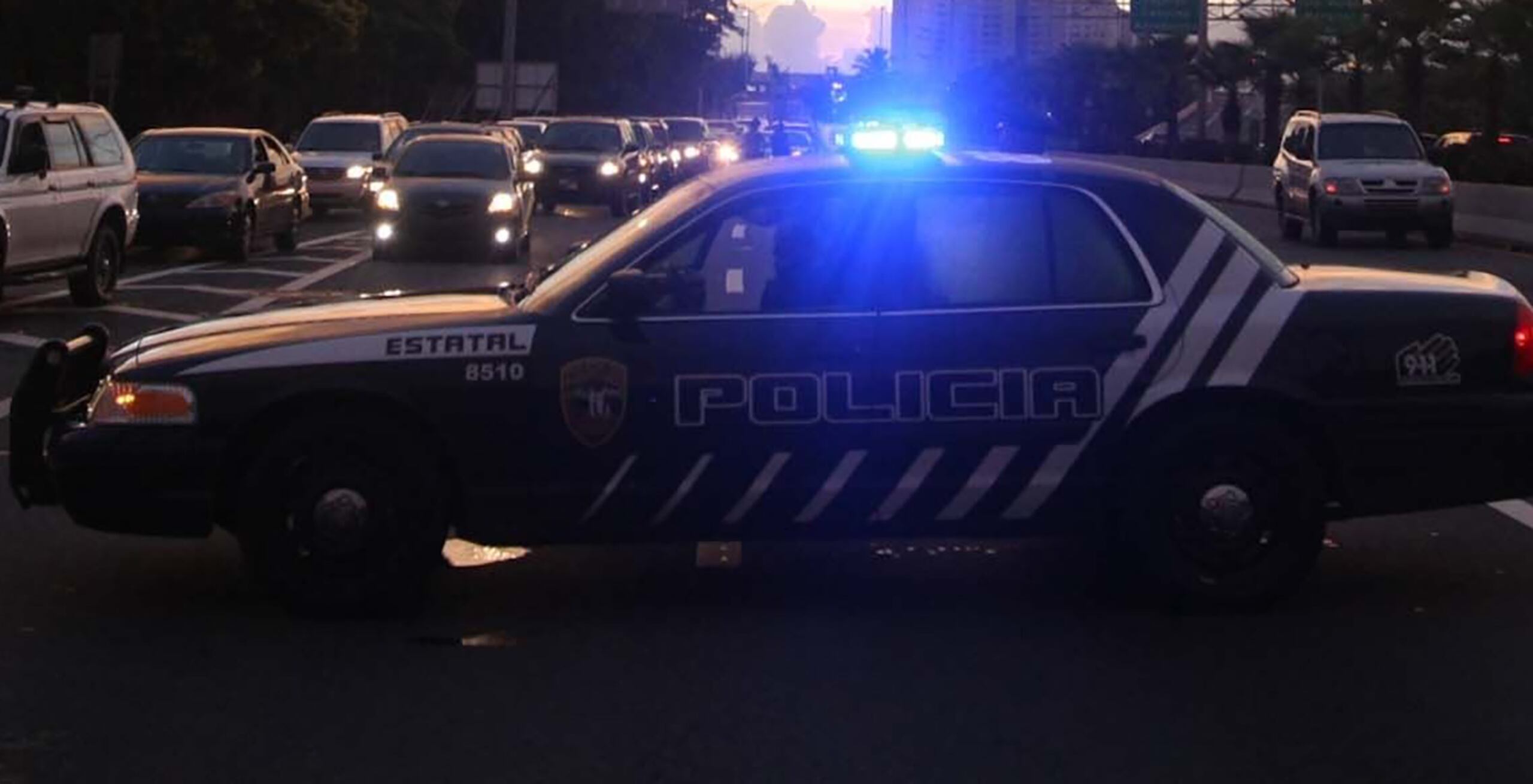 El peatón vestía un pantalón corto negro y una camisa roja.