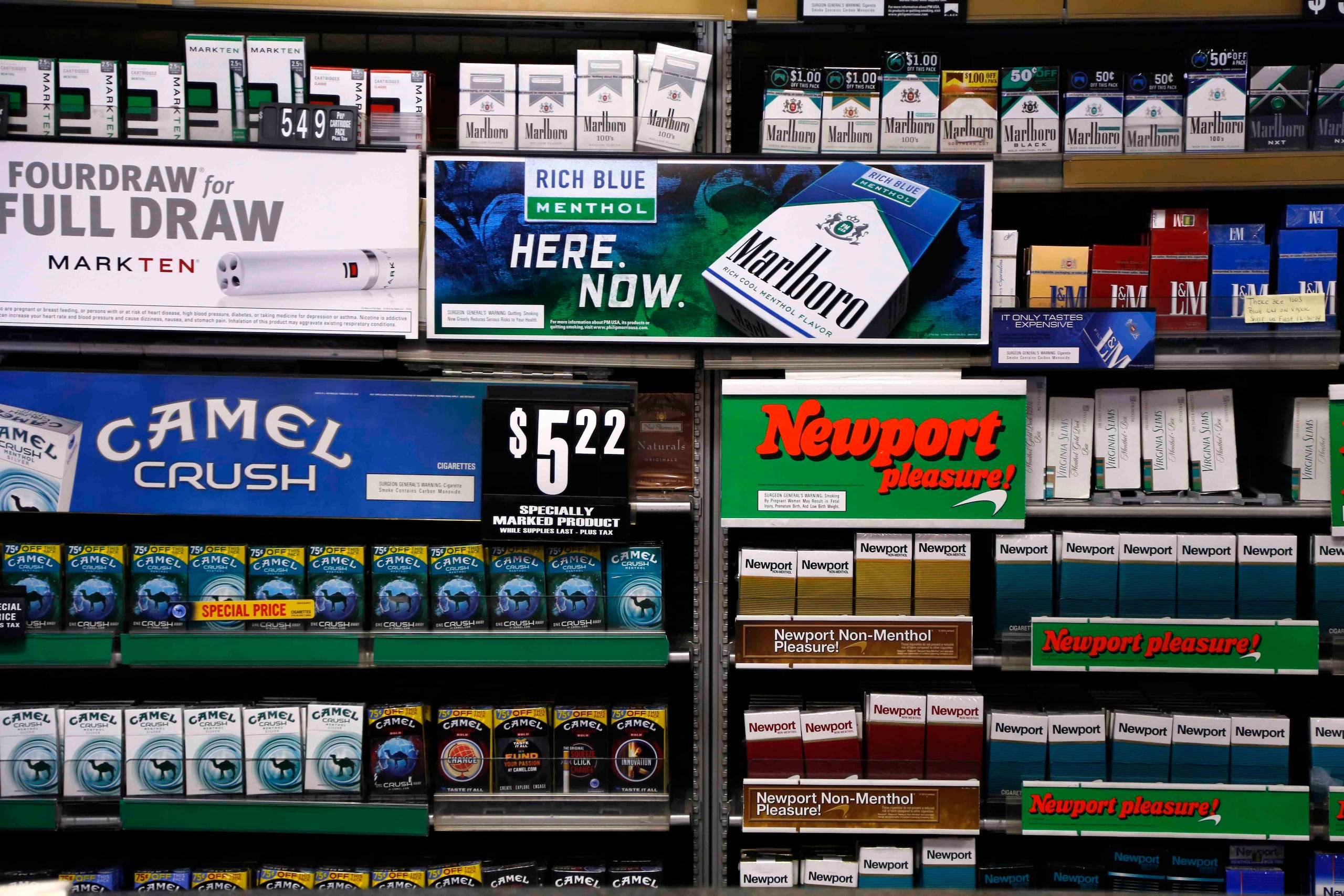 BAT vende cigarrillos de marcas Dunhill, Rothmans y Lucky Strike, mientras que Reynolds es propietaria de marcas como Newport, Camel y Pall Mall. (Archivo / AP)