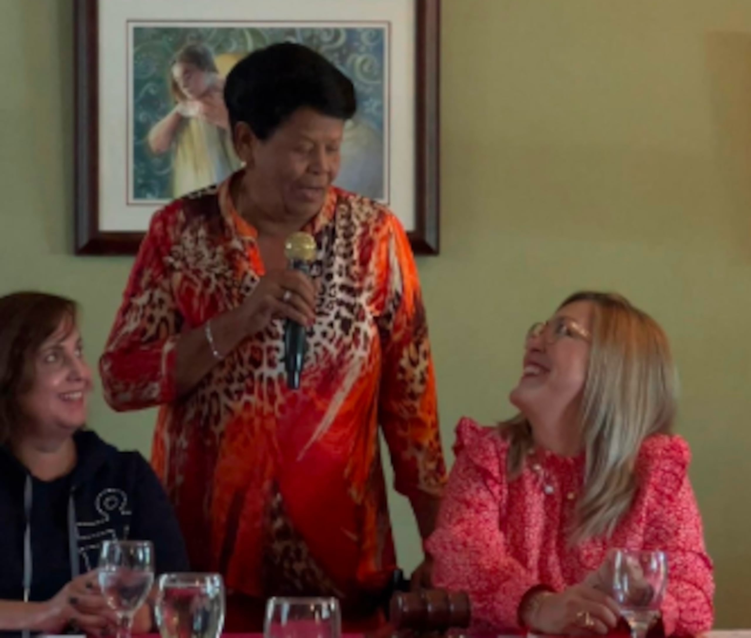 María Cristina Martínez Torres junto a la alcaldesa electa de Ponce por el PPD, Marlese Sifre.