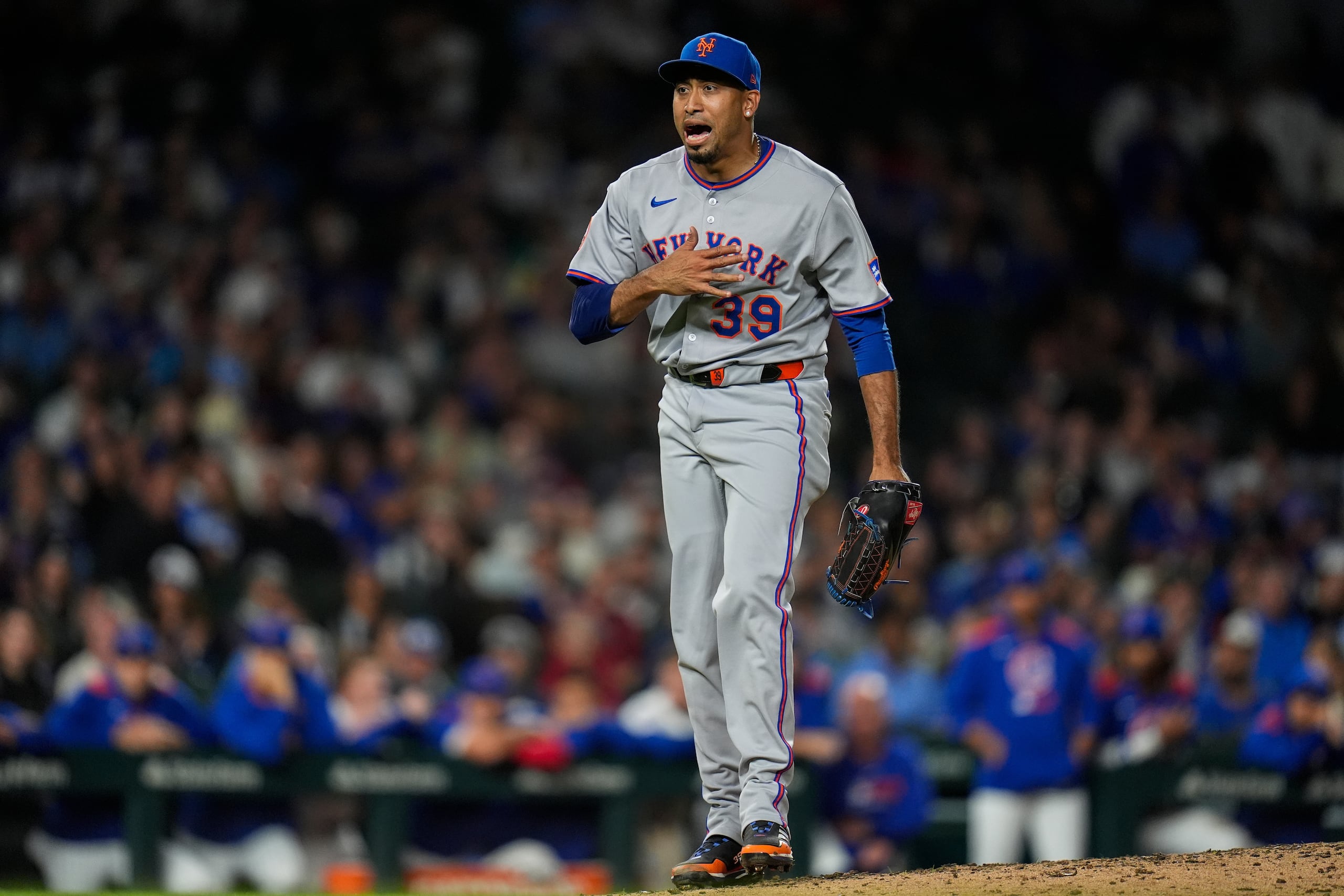 El boricua Edwin Díaz, de los Mets de Nueva York, reacciona a su salvamento frente a los Cubs de Chicago.