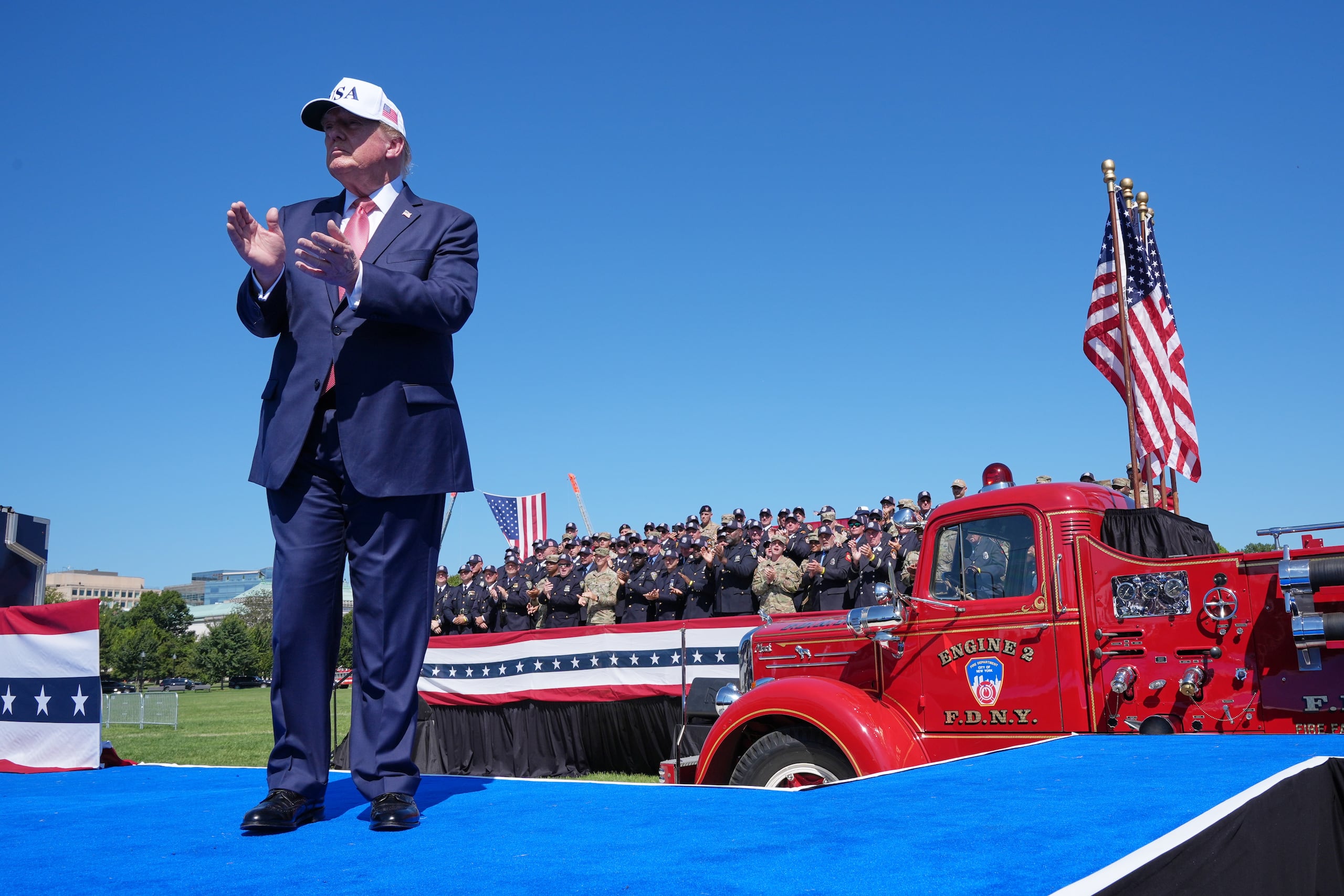 Durante un homenaje a las víctimas de los ataques del 11 de septiembre, celebrado el martes en la Cassa Blanca, Trump aseguró que fue con un grupo de trabajadores de construcción a participar en las labores de rescate, justo después de los ataques.