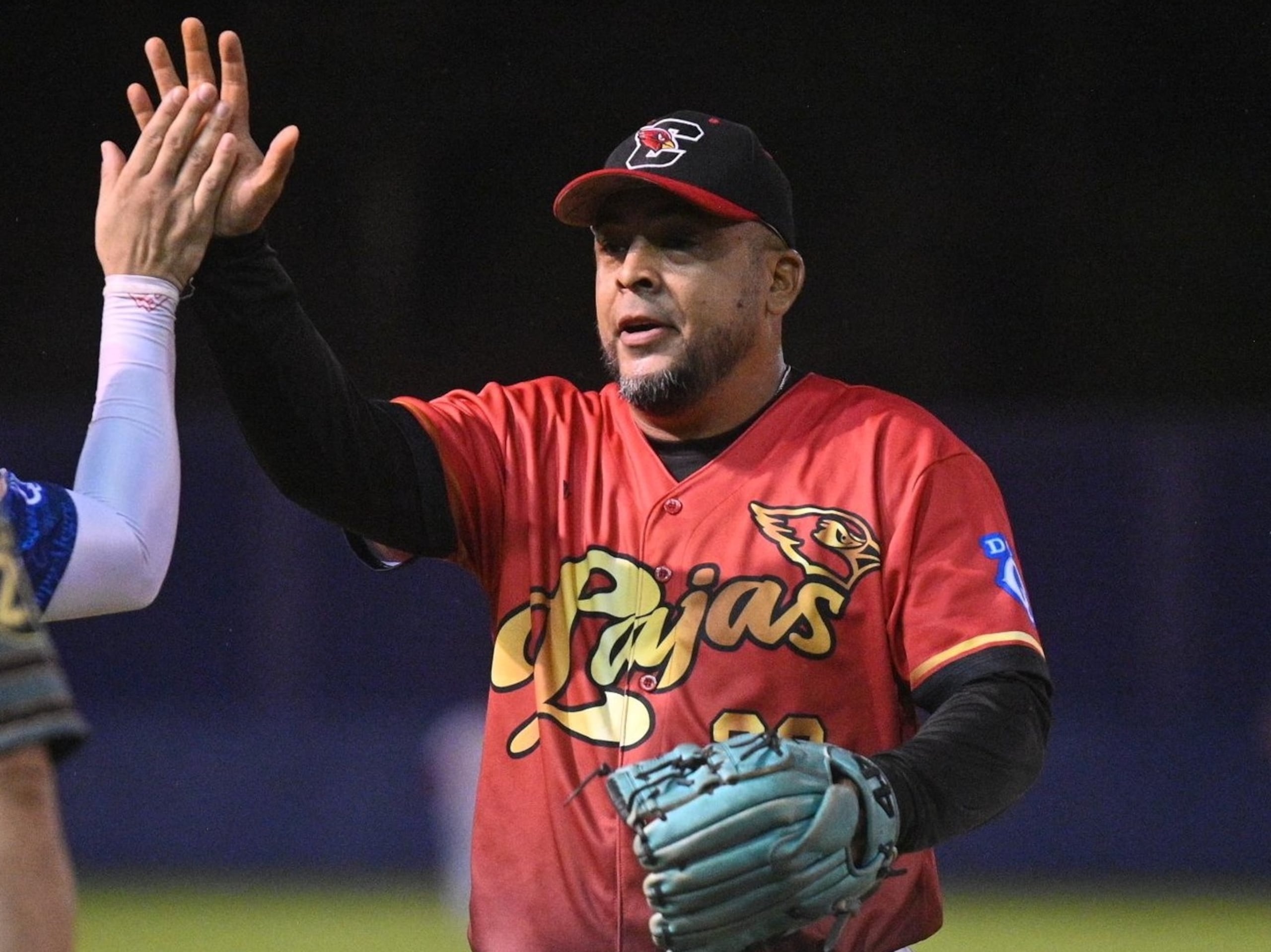 Omar "El Seco" Martínez, de los Cardenales de Lajas.