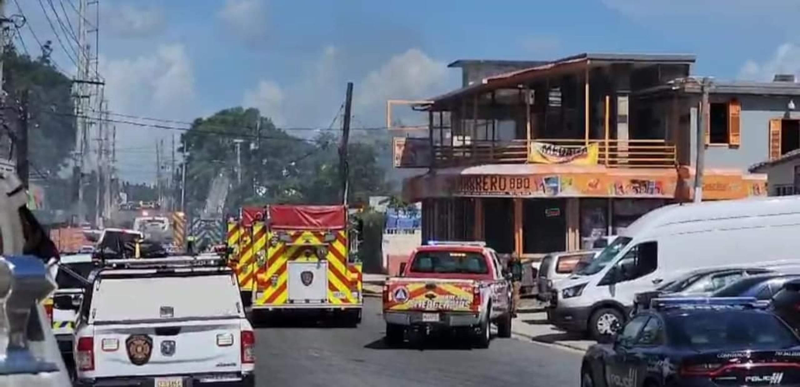 El incendio se reportó en un edificio abandonado de la avenida De Diego en Río Piedras.