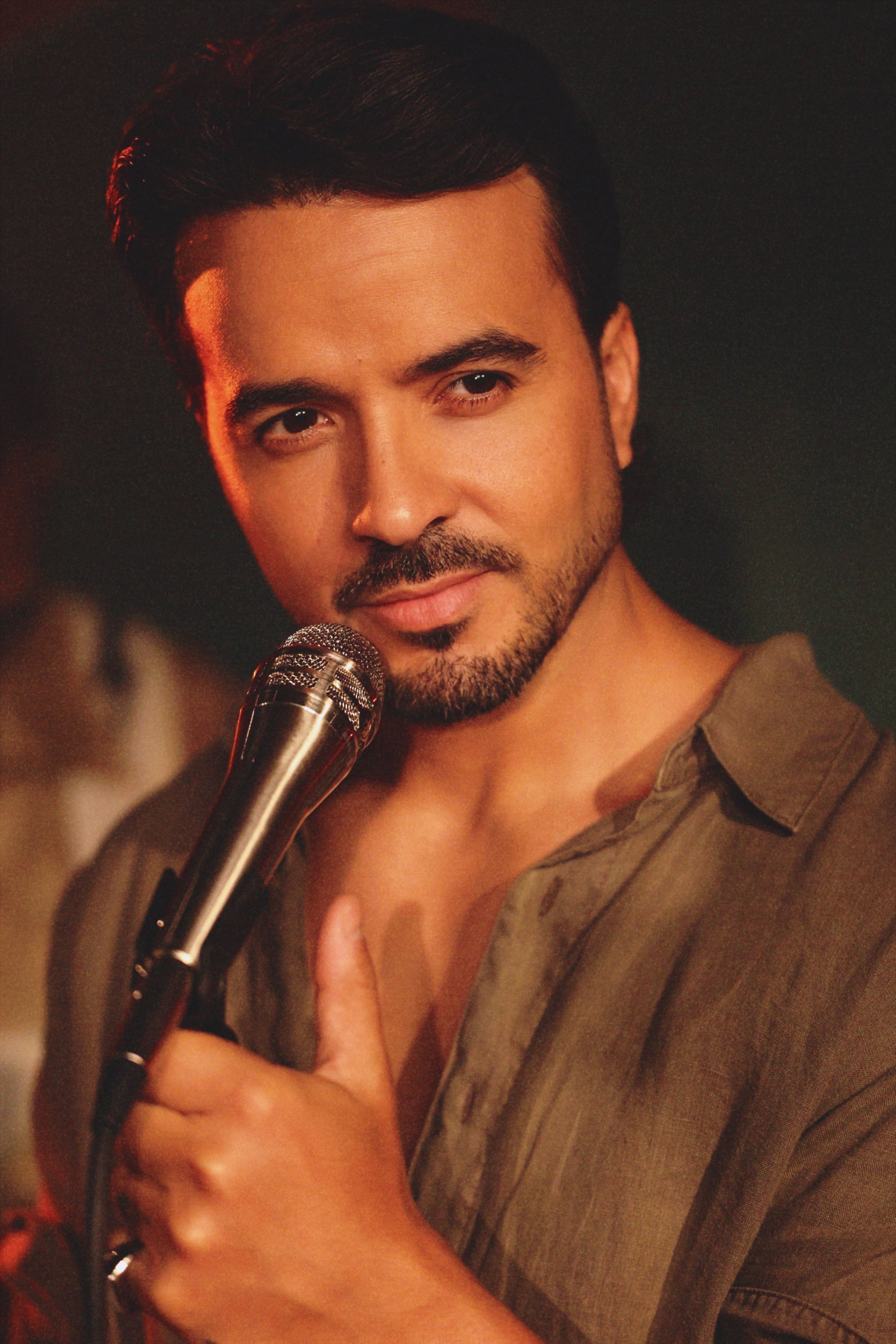 Luis Fonsi se prepara para regresar a los escenarios con un recorrido por distintas etapas de su carrera,
