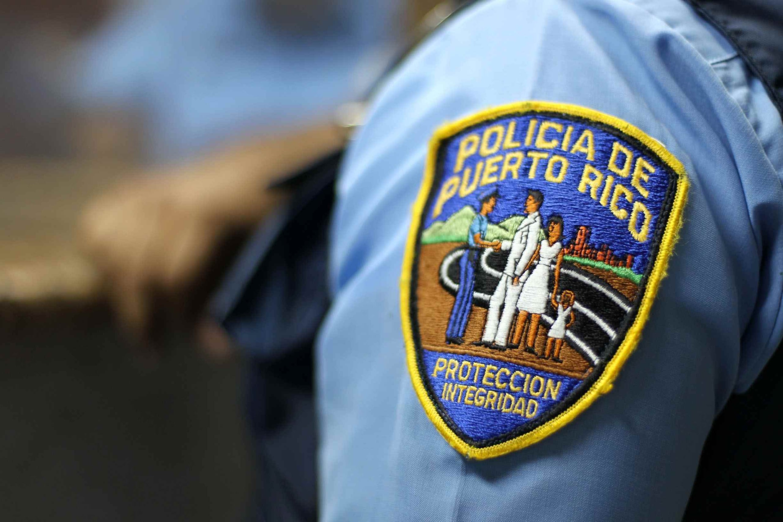 Agentes adscritos a la División de Patrullas de Carreteras del área de Mayagüez investigan los hechos. (GFR MEdia)