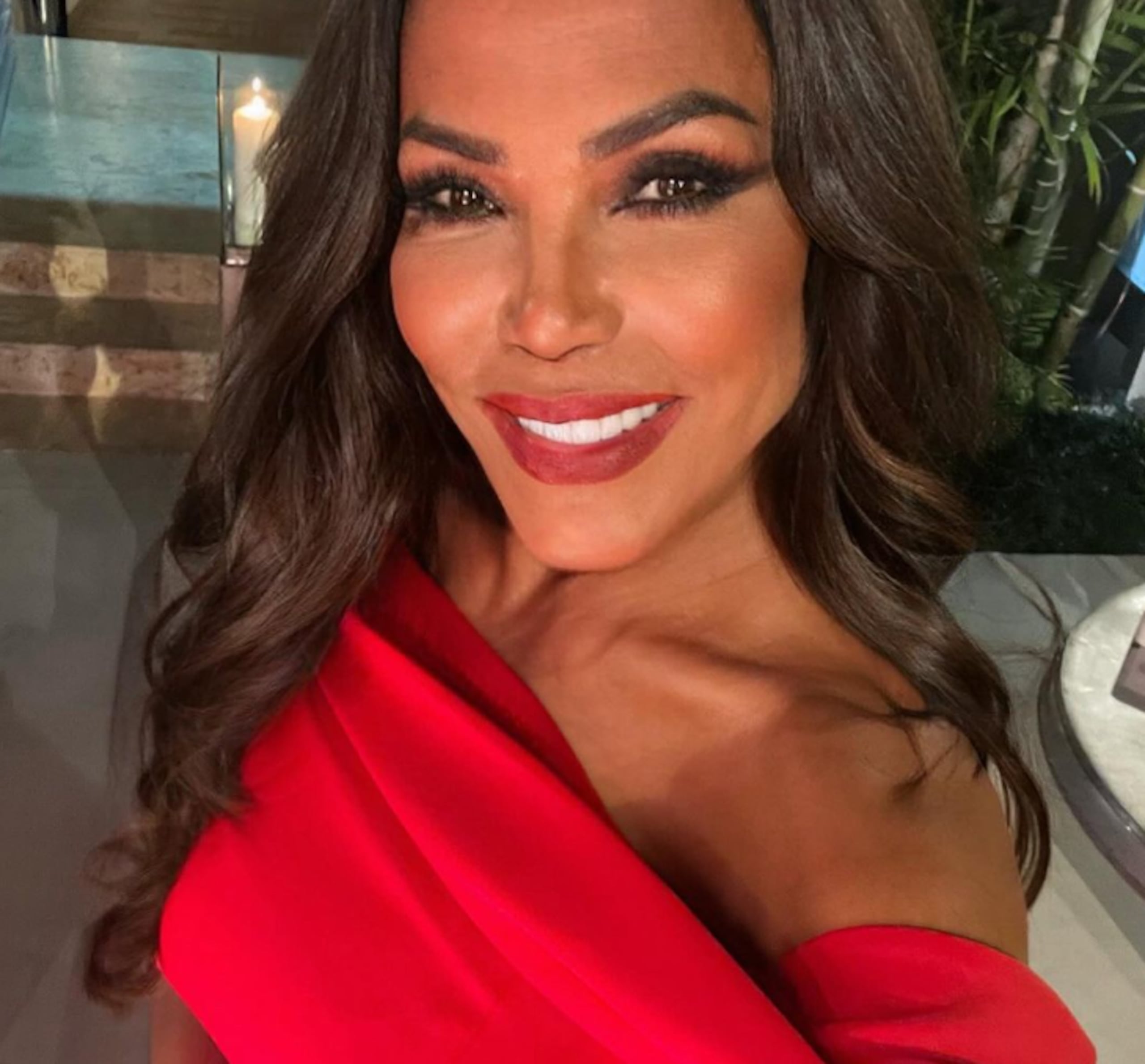 Magali Febles coquetea con la posibilidad de participar en el certamen de Belleza Miss Universe a sus 59 años de edad.