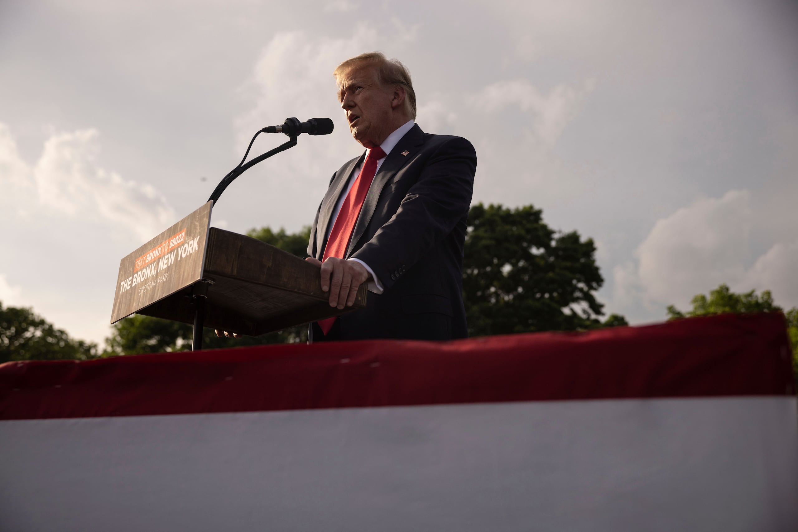 En la ruleta de favoritos se mantienen tres compañeros de Cotton en la Cámara Alta: Marco Rubio de Florida, Tim Scott de Carolina del Sur y J.D. Vance de Ohio, además del gobernador de Dakota del Norte Doug Burgum.