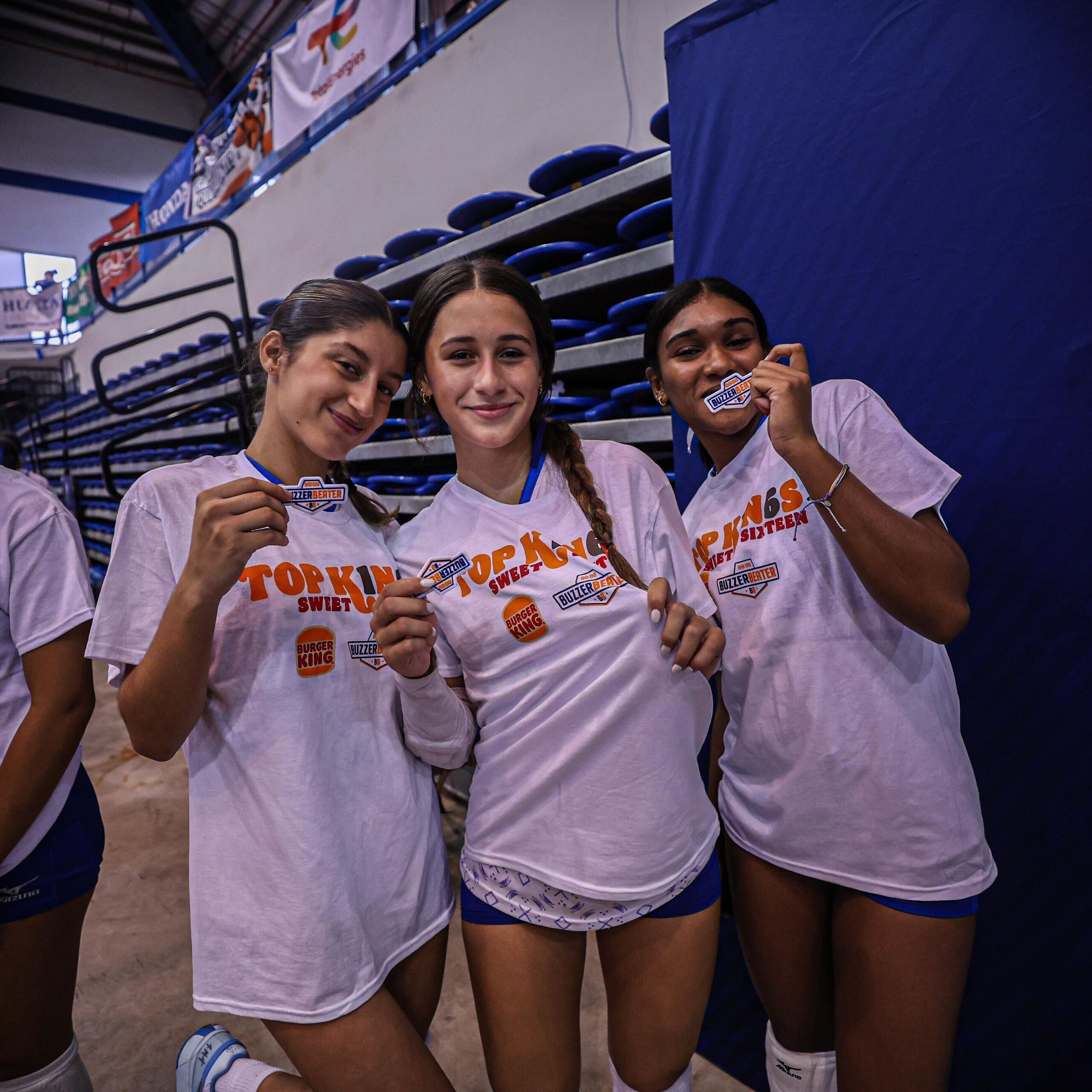 Jugadoras de BMA festejan el pase al Sweet 16 de la Copa Buzzer Beater.