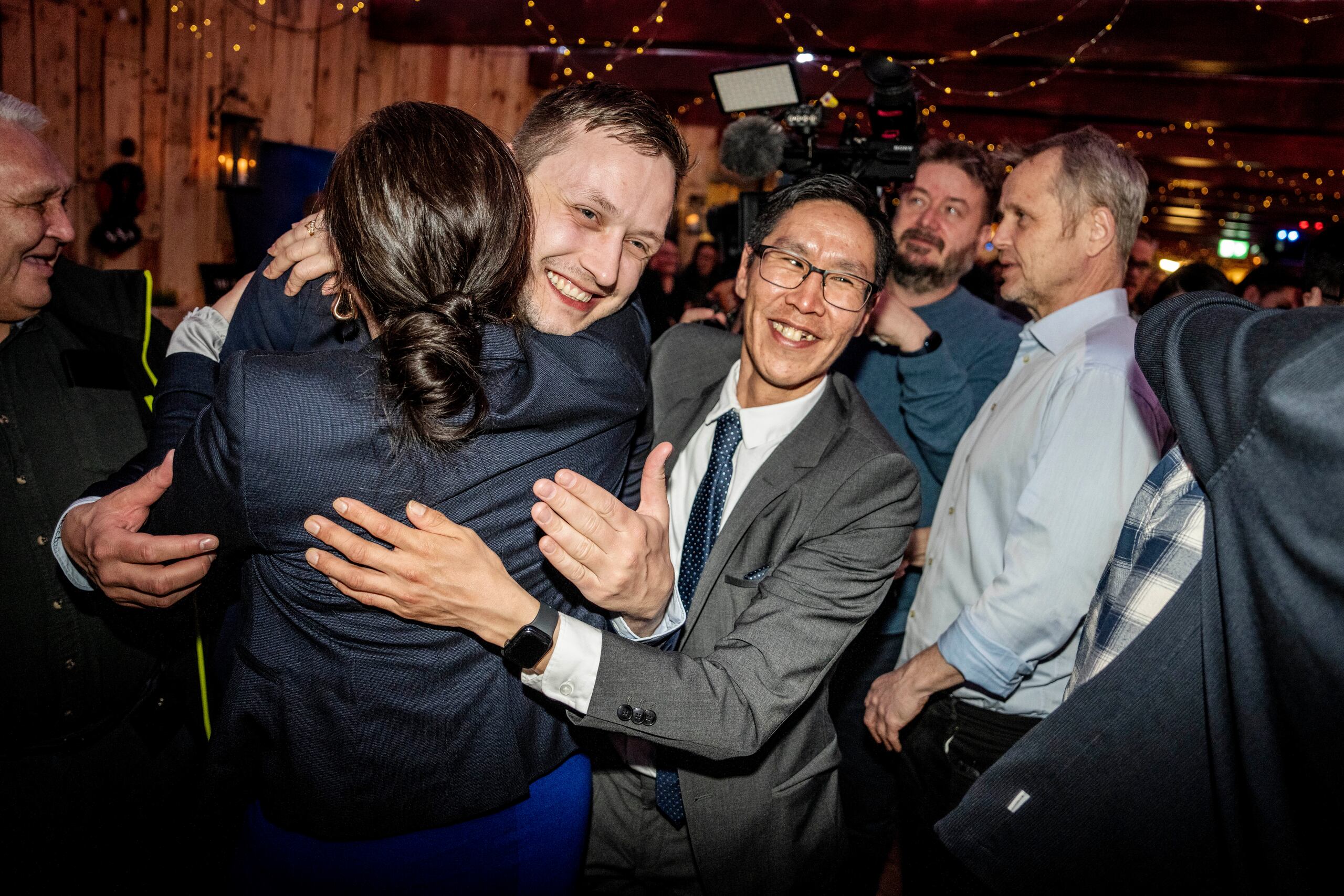 El presidente del Partido Demokraatit, Jens-Frederik Nielsen, durante la fiesta electoral de la formación en Nuuk, el 12 de marzo de 2025. (Mads Claus Rasmussen/Ritzau Scanpix vía AP)