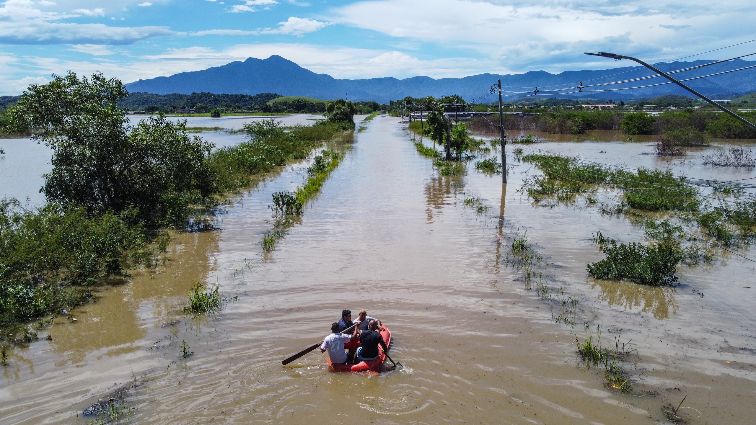 Según los datos de las alcaldías recogidos por la Secretaría, las inundaciones y los deslizamientos afectaron a 15,000 personas en todo el estado.