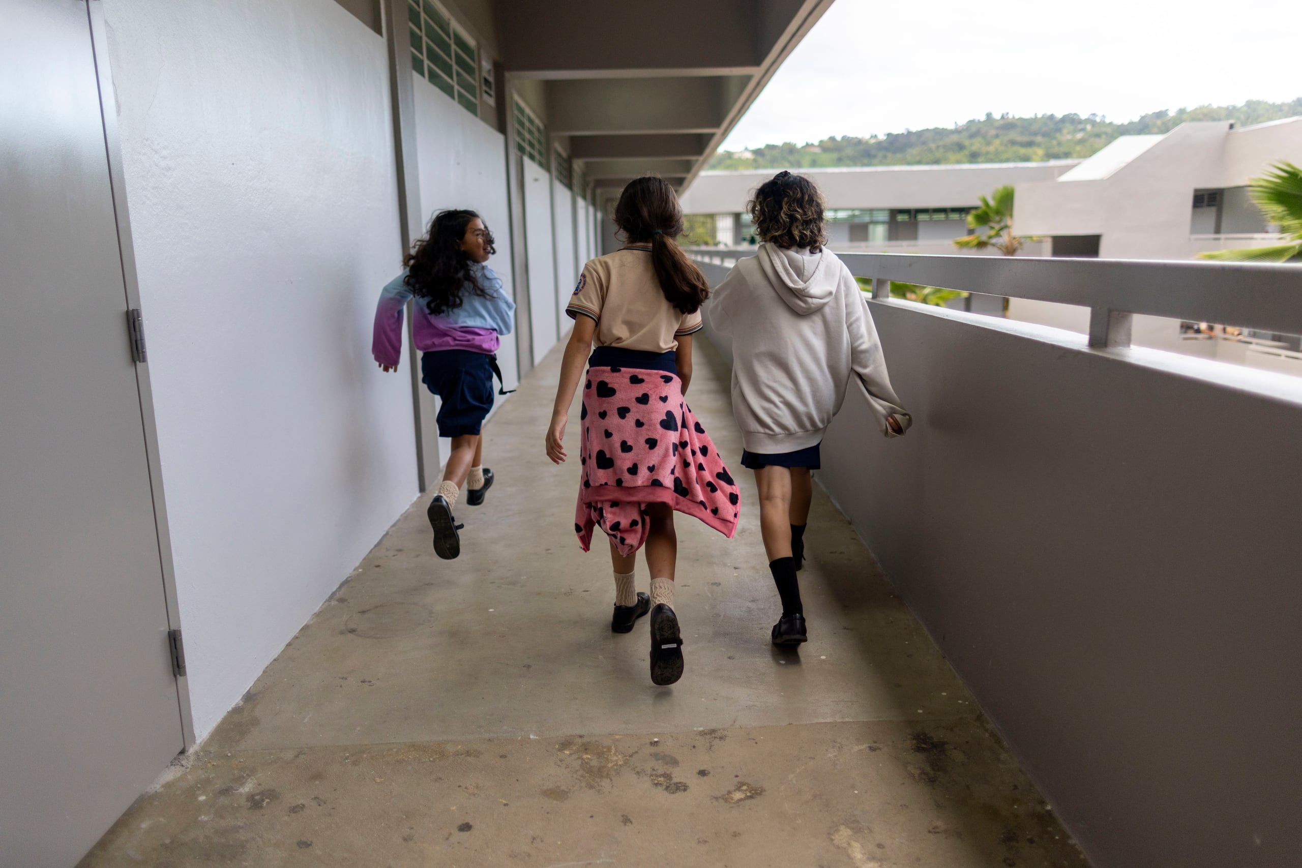 Estudiantes de la Escuela Pedro Albizu Campos, en Aguas Buenas. (Archivo / GFR Media)