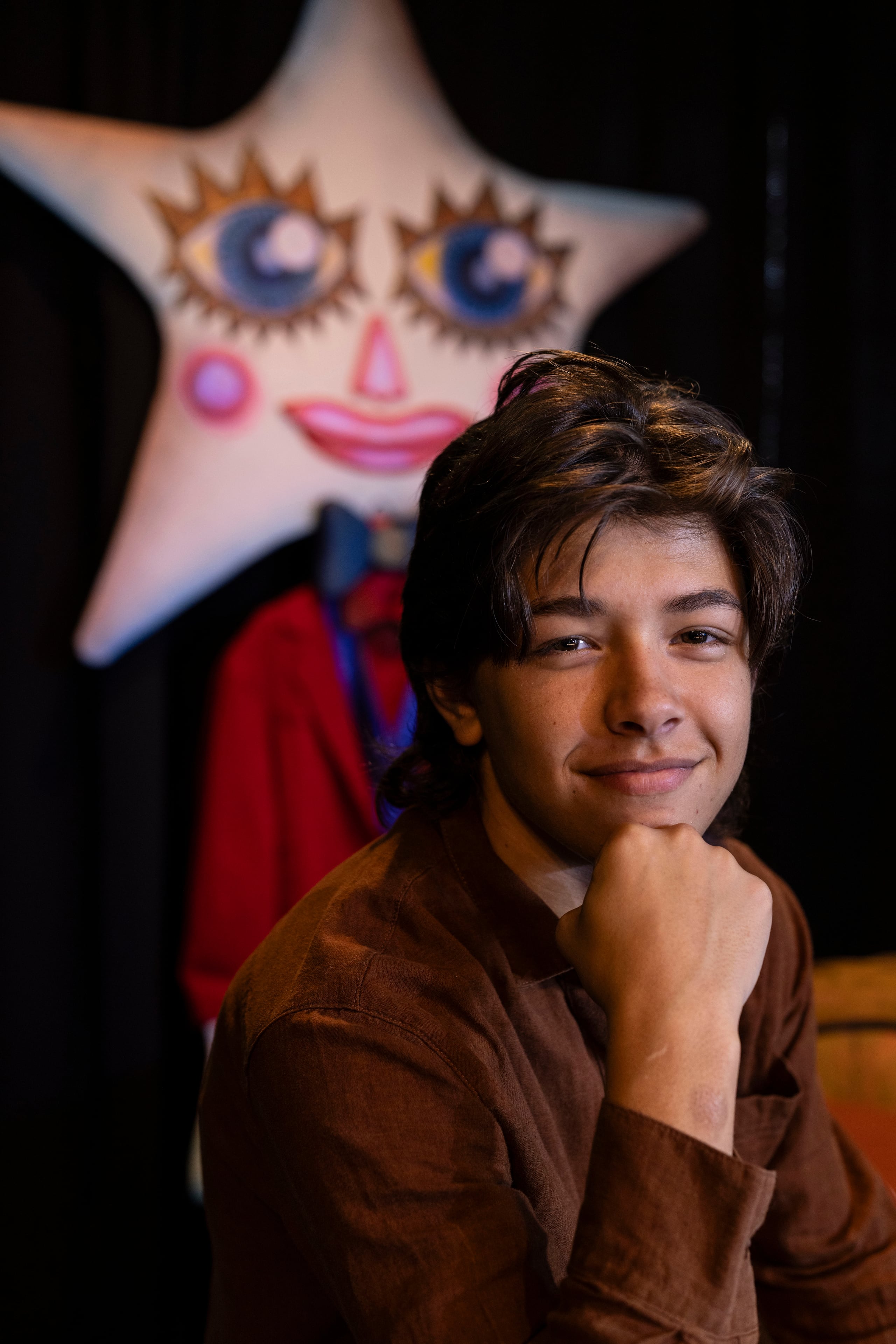 Noé Saldaña le da vida a “Nico” en la puesta en escena “Mi isla en sueños”.