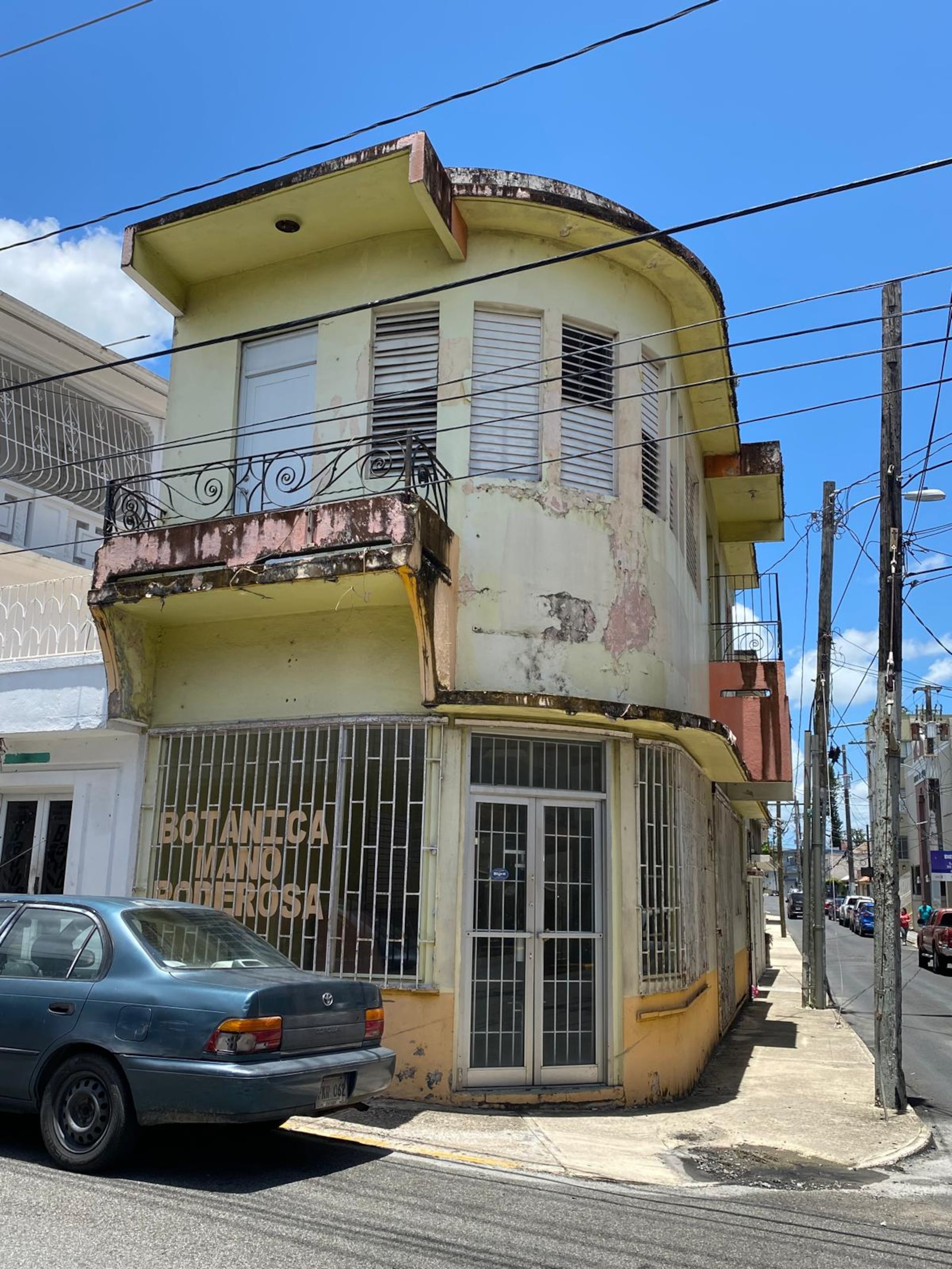 Edificio abandonado en el caso urbano de San Sebastián.