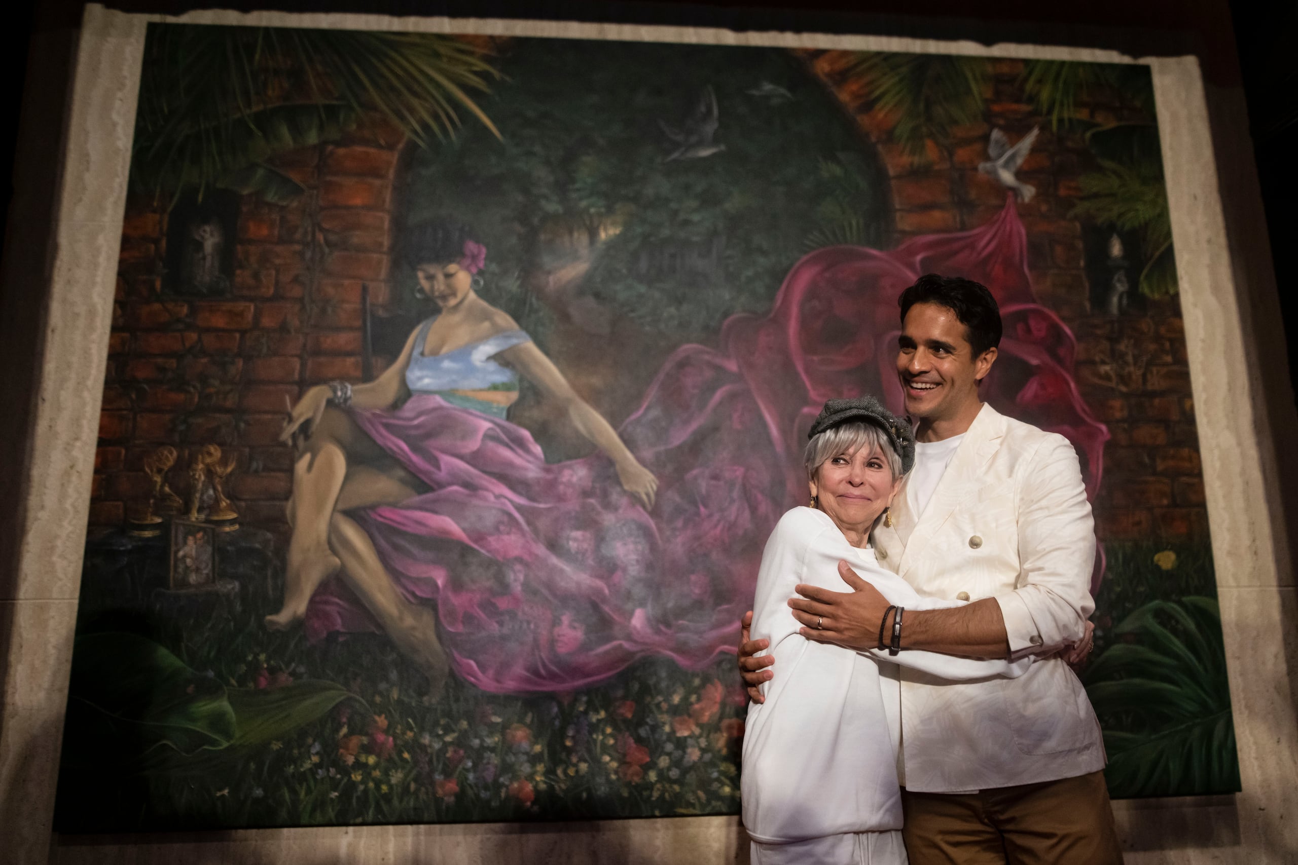 La obra original se exhibe en el vestíbulo del Centro de Bellas Artes en Santurce.