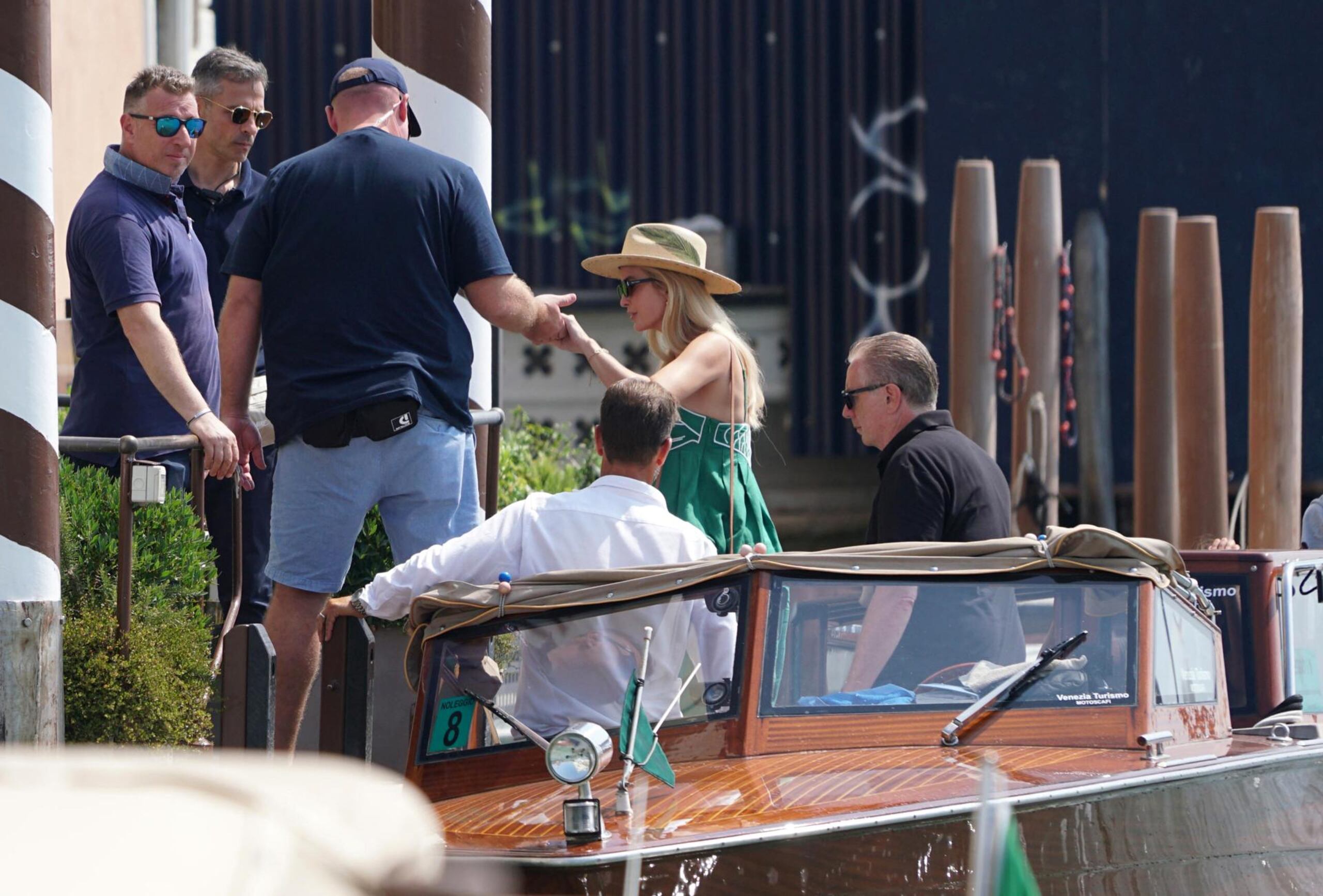 Ivanka Trump, hija del presidente Donald Trump, llega al Hotel St. Regis previo a la boda del fundador de Amazon, Jeff Bezos, en Venecia, el 25 de junio.