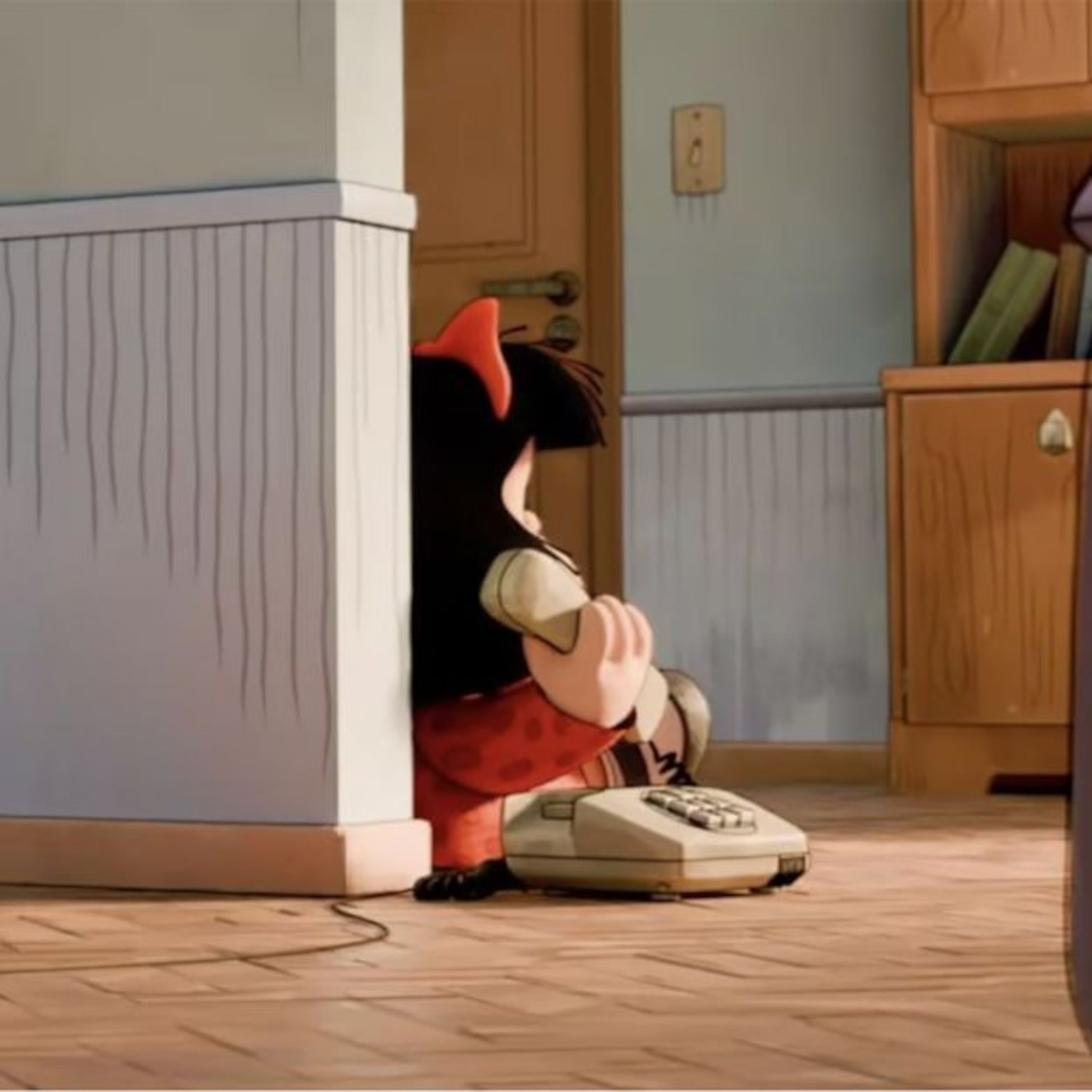 El entorno recreado en la imagen presenta un hogar lleno de nostalgia que evoca la época original de la historieta.