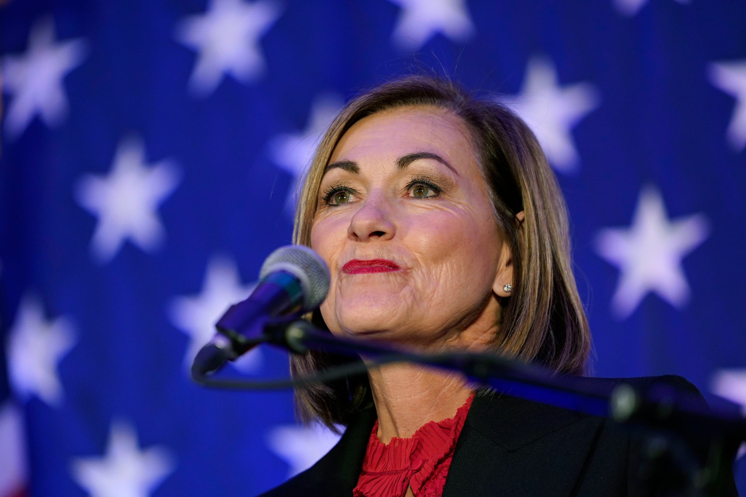 La gobernadora de Iowa, Kim Reynolds dijo en un comunicado que el fallo refuerza la creencia de que "deben ser los padres quienes decidan cuándo y si los libros sexualmente explícitos son apropiados para sus hijos".