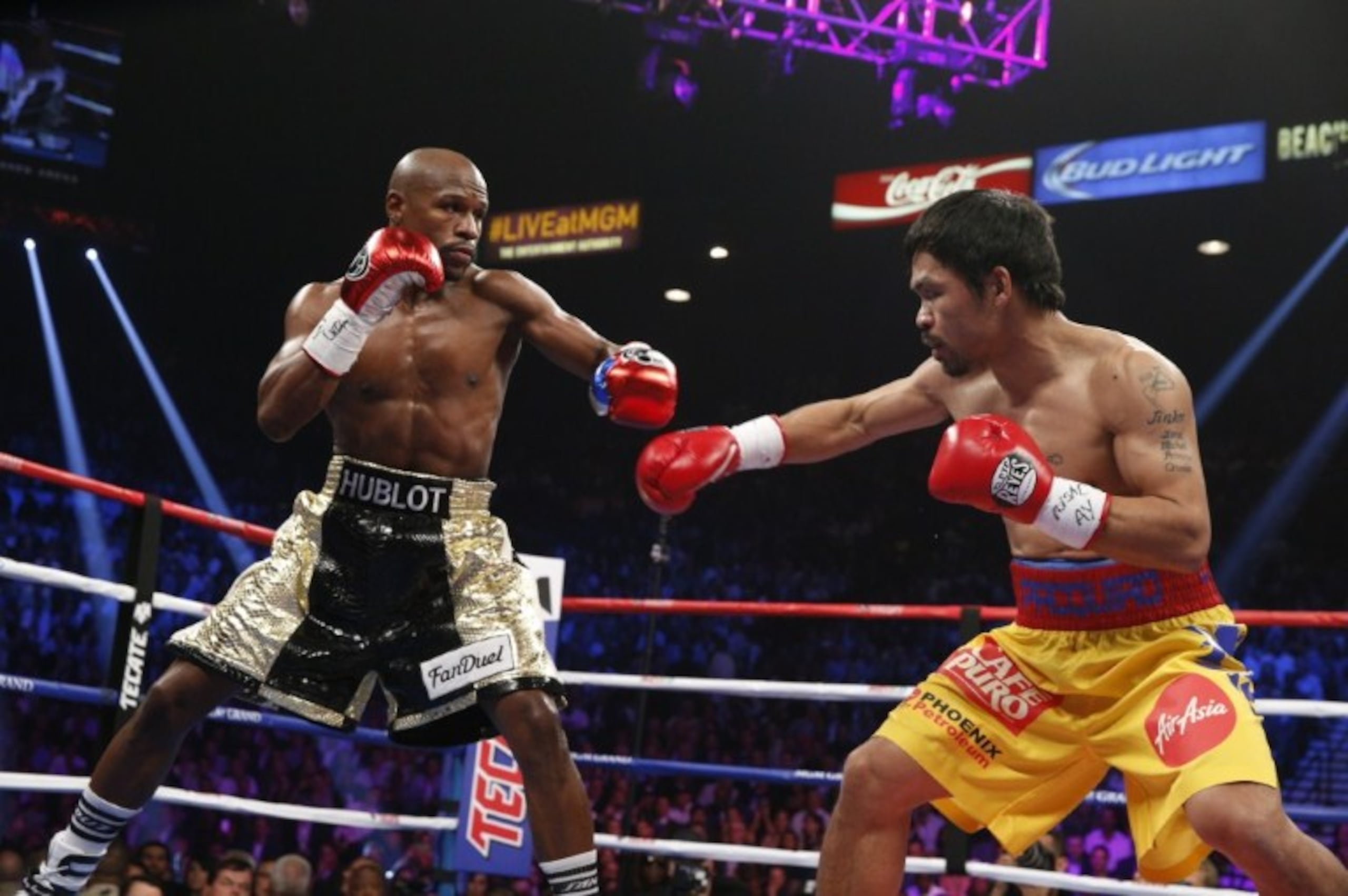 Asalto 6: Pacquiao llevó la mejor parte ofensivamente. Retomó su ataque directo; Mayweather parece que se sigue guardando.