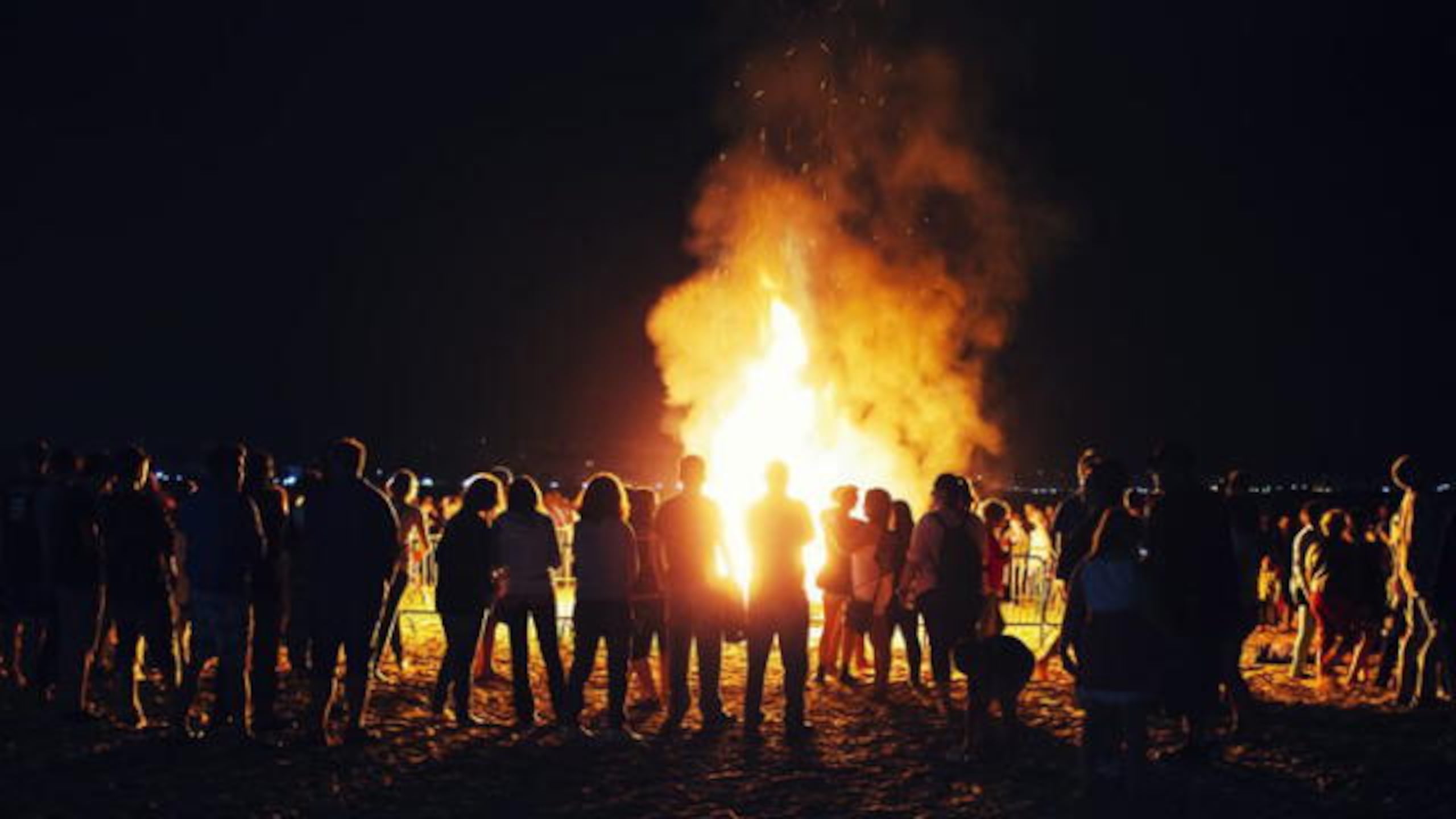 La hoguera es un elemento fundamental en la celebración de la noche de San Juan en los países bálticos.