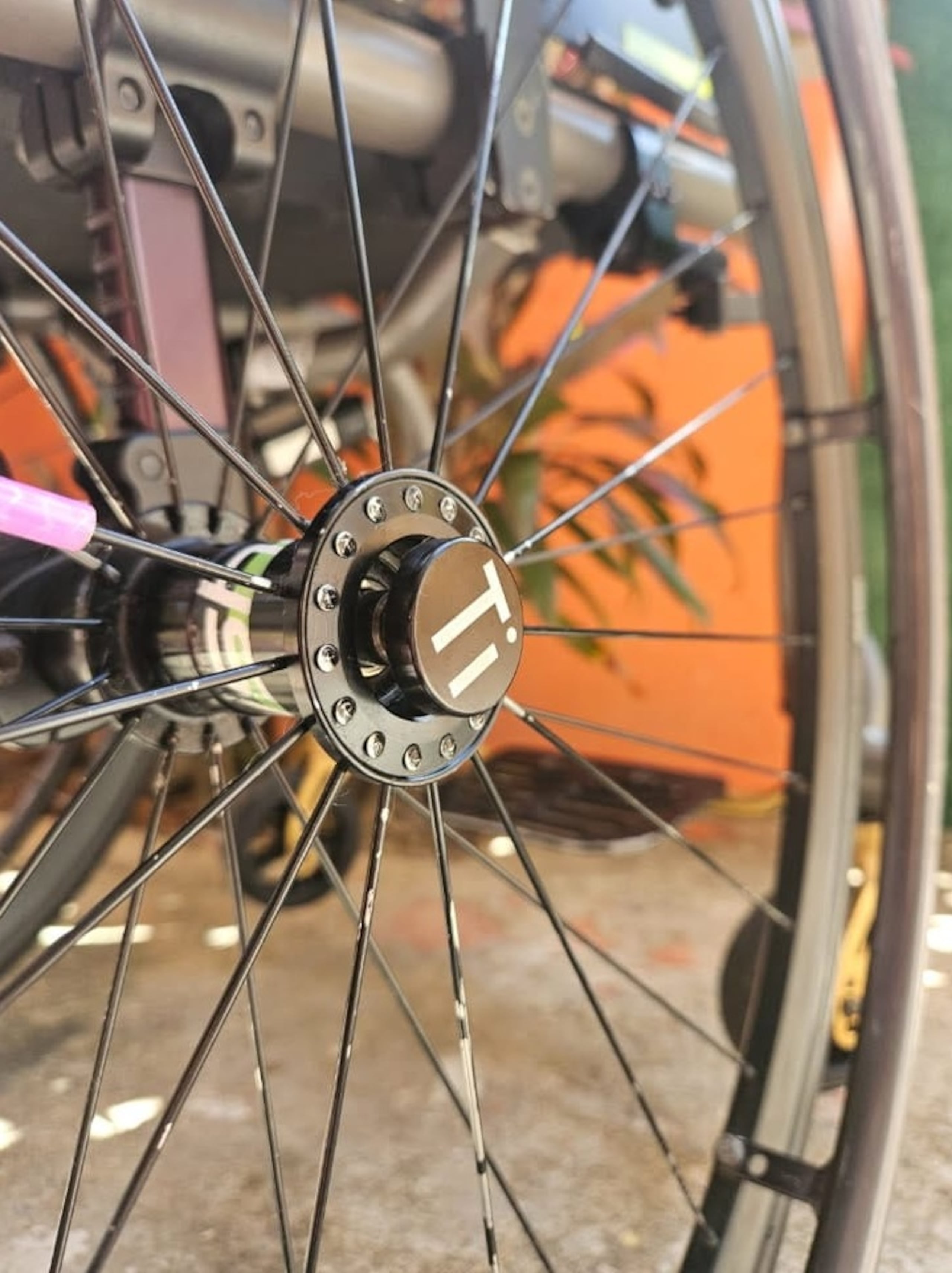 La silla de ruedas de Melanie Valdés necesita reparaciones.