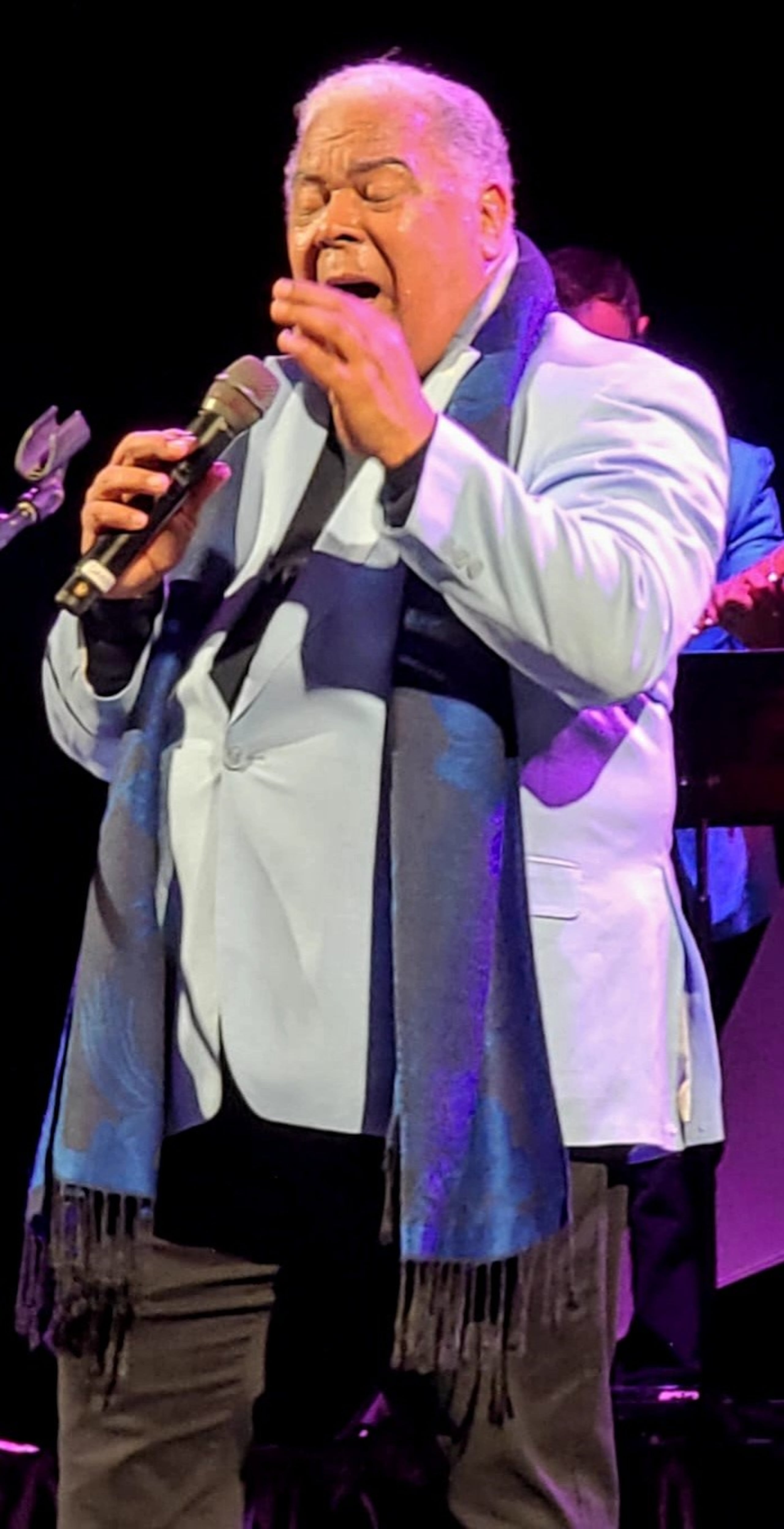 Danny presentó un programa musical en el que combinó temas navideños con lo más granado de su repertorio.