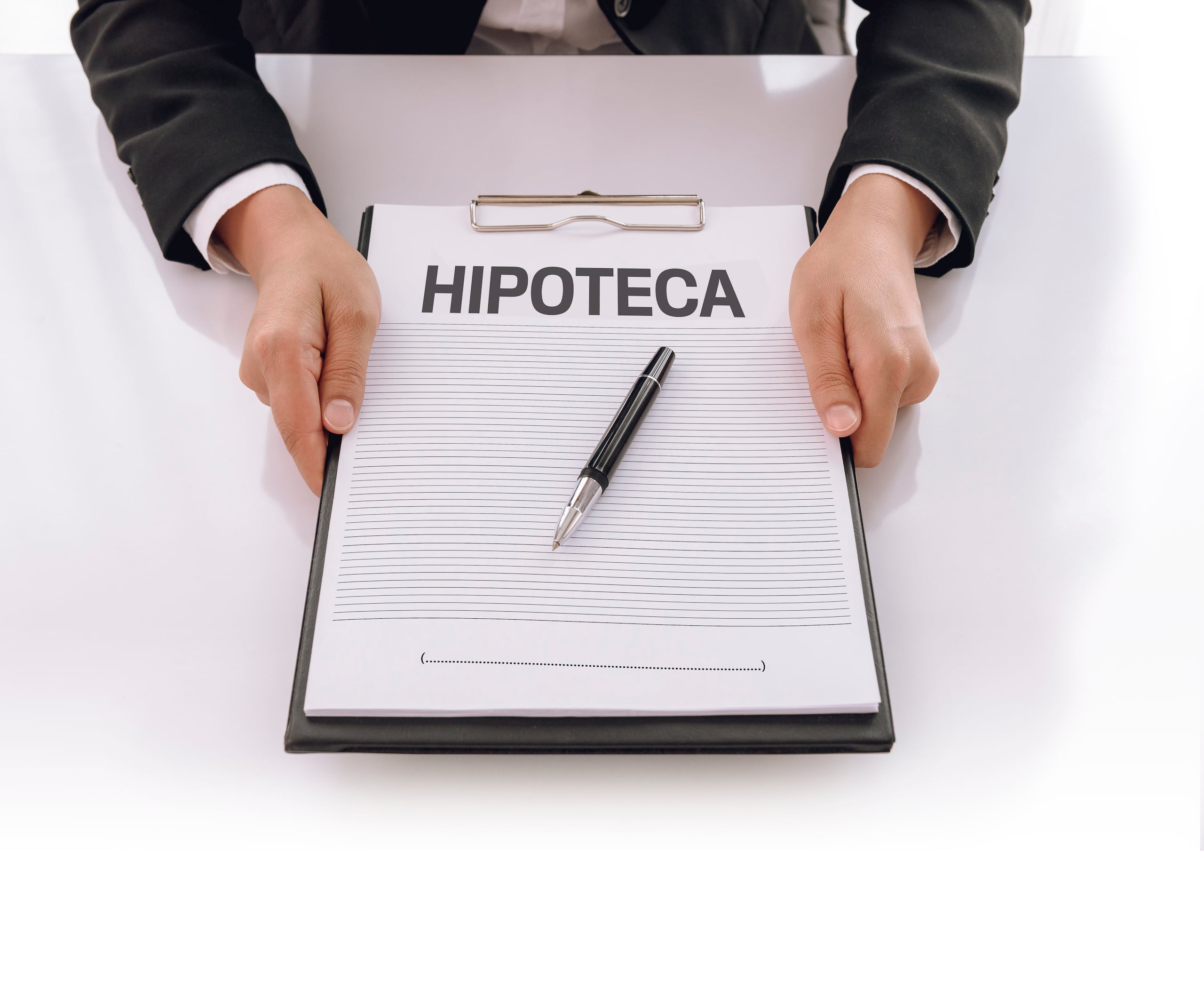 Trump aseguró que la medida que dice haber ordenado “reducirá las tasas hipotecarias, las cuotas mensuales y hará que el costo de ser propietario de una vivienda sea más asequible”.