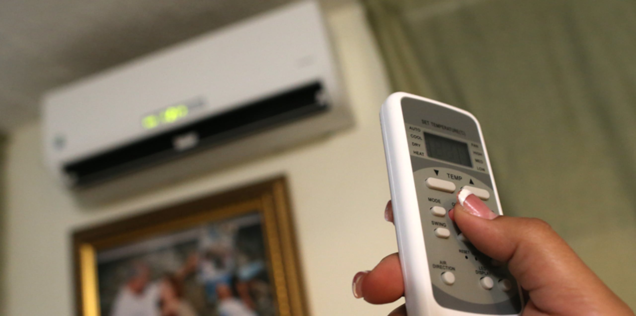 A diferencia de los sistemas tradicionales, la tecnología Inverter ajusta continuamente la velocidad del compresor según la temperatura del ambiente.