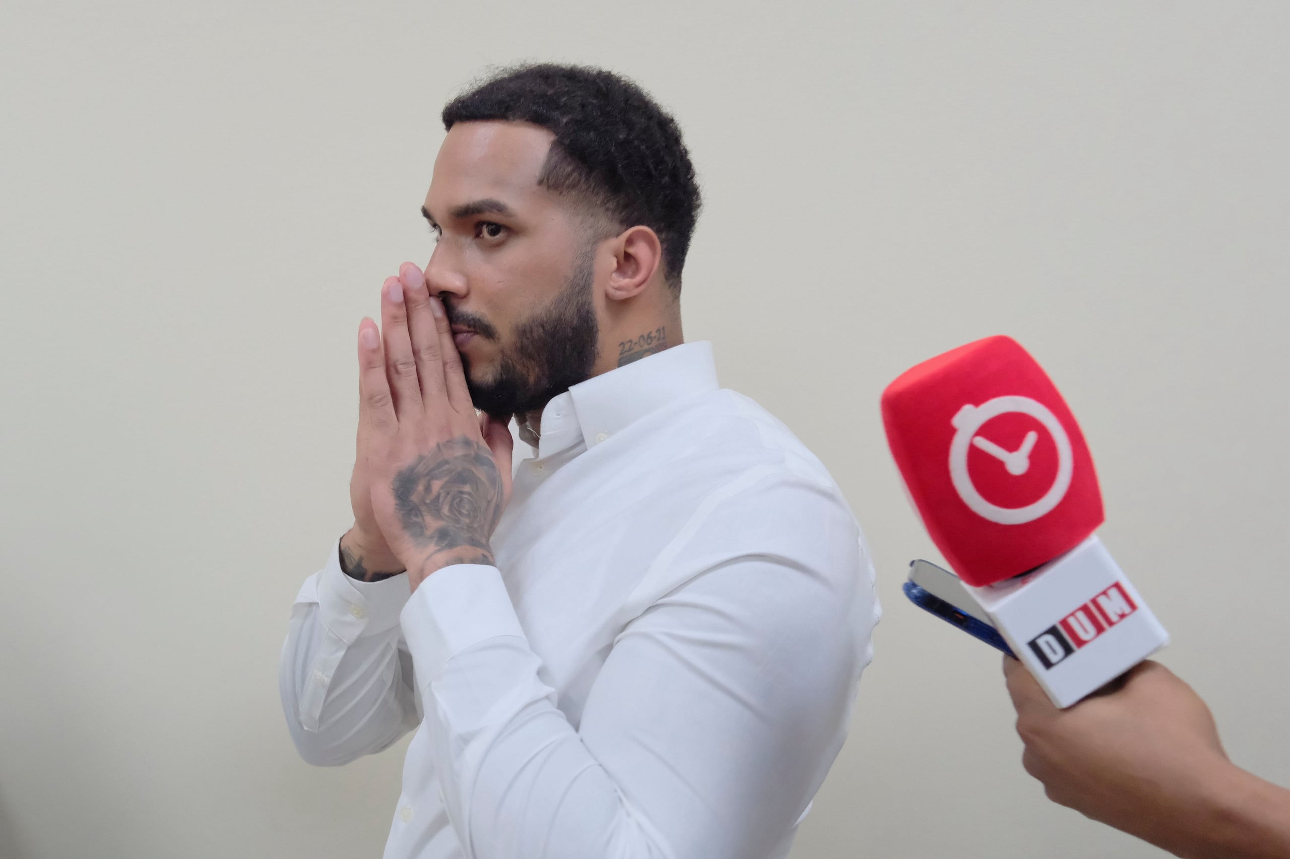 El campocorto dominicano Wander Franco hace un gesto al final del juicio por los cargos de abuso sexual y psicológico a una menor en Puerto Plata, República Dominicana el lunes 25 de mayo del 2026. (AP Foto/Ricardo Hernandez)