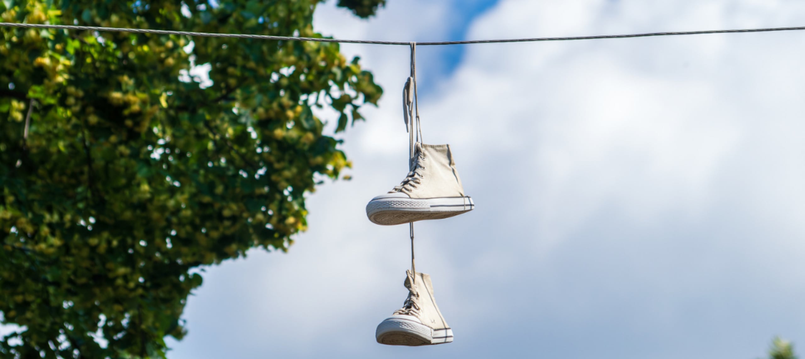 Su significado puede ser tanto negativo como positivo.