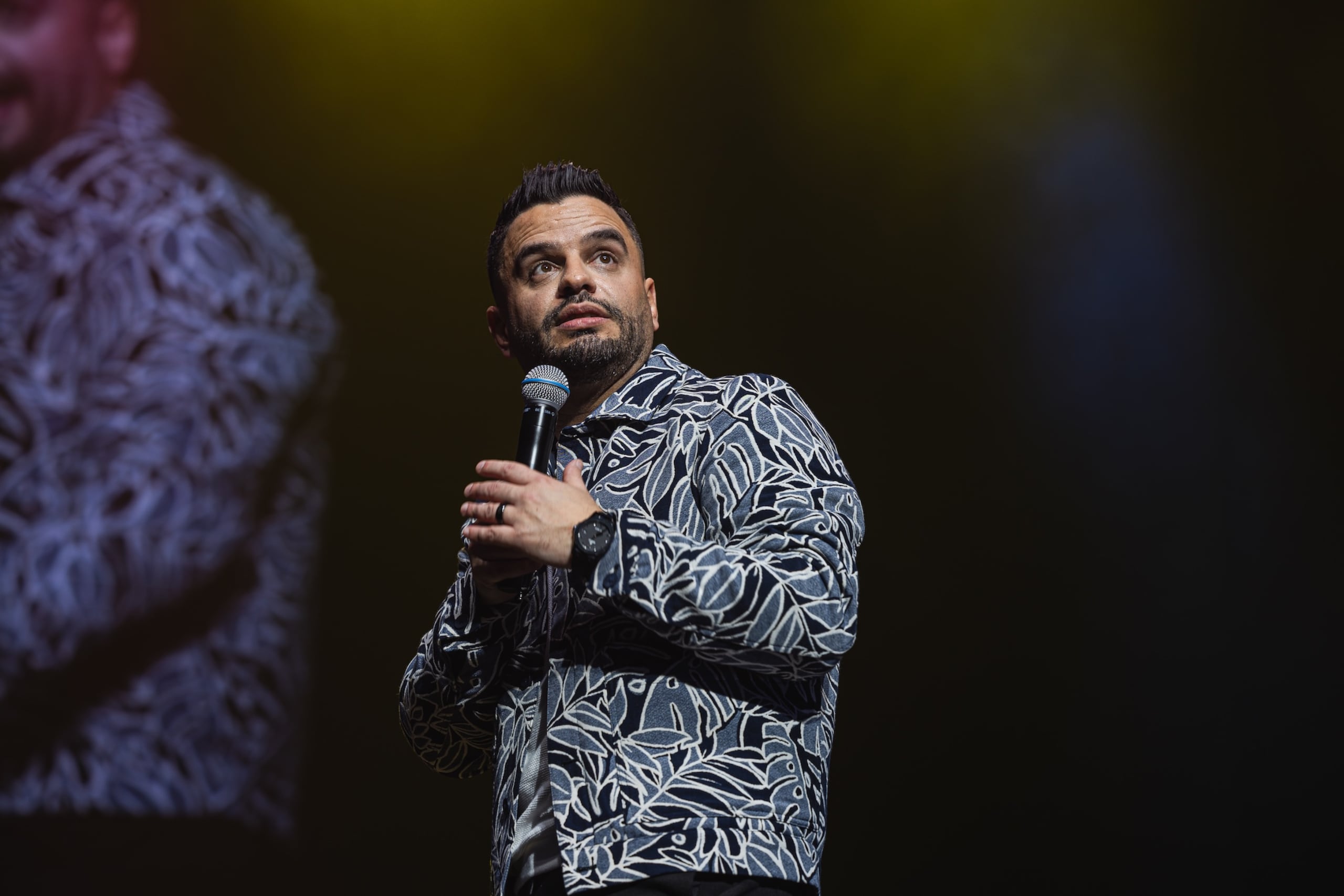 Josué Comedy regresa a Puerto Rico con un show que recopila sus rutinas más exitosas en las tablas.