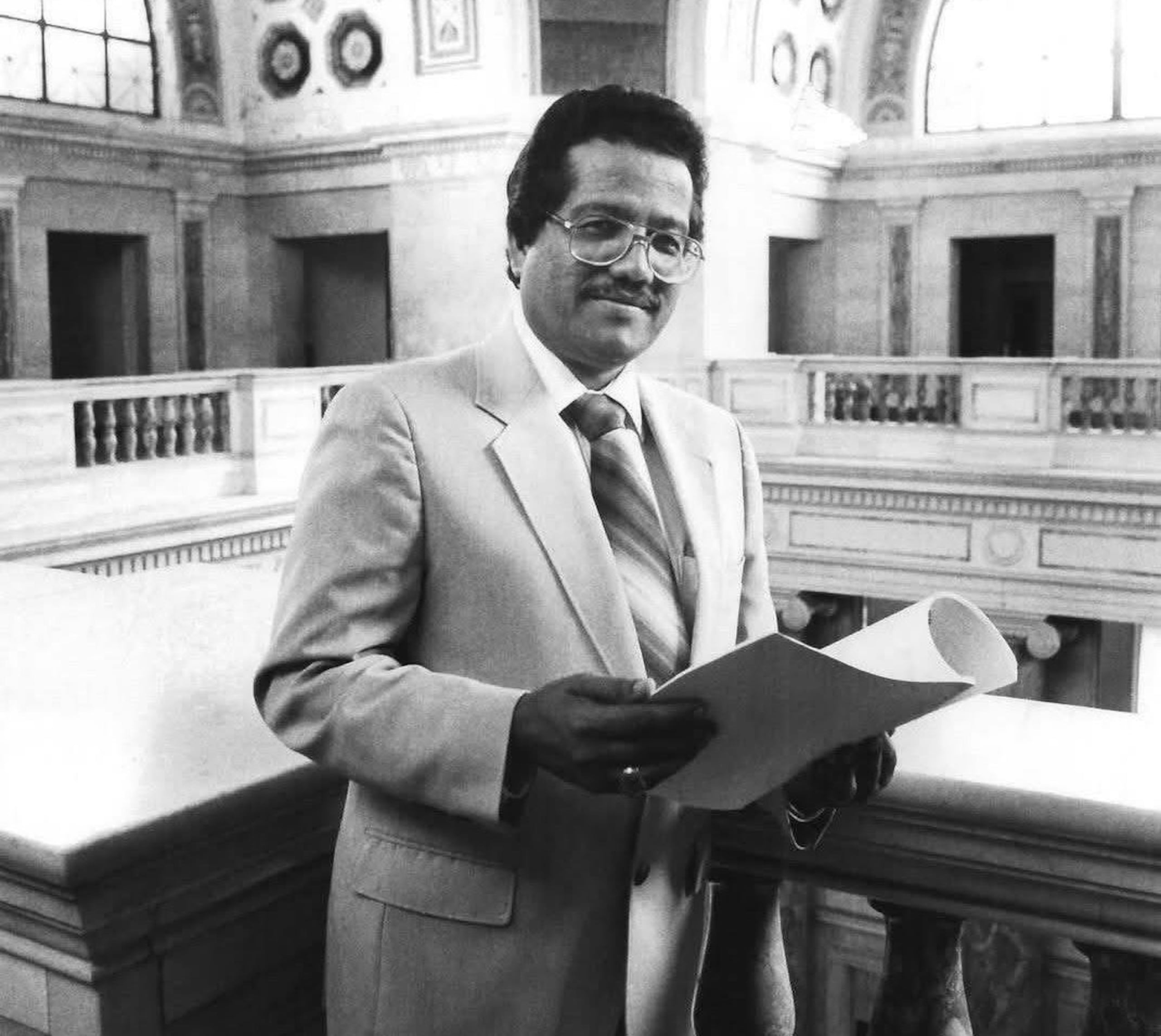 Tirado Delgado fue senador por el Distrito VI Guayama en los cuatrienios 1989-1992 y 1993-1996