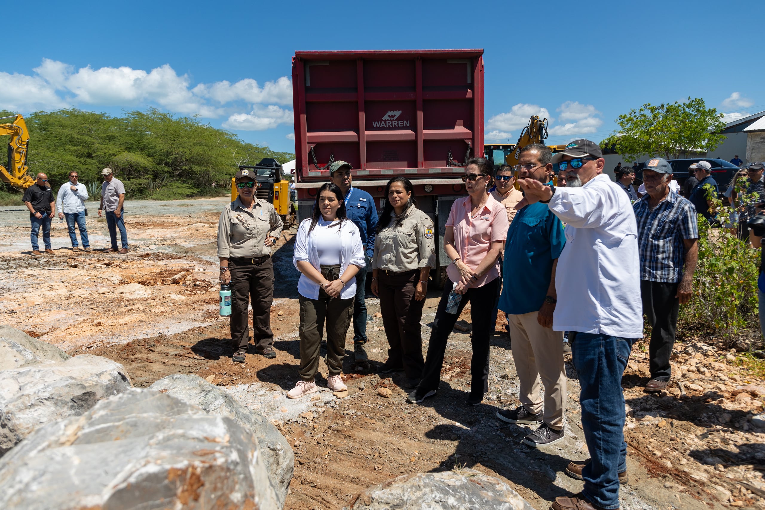 El proyecto buscar restaurar el área de las Salinas, que parte del Refugio Natural de Vida Silvestre de Cabo Rojo, y hábitat de muchas especies nativas y migratorias, incluyendo varias en peligro de extinción.