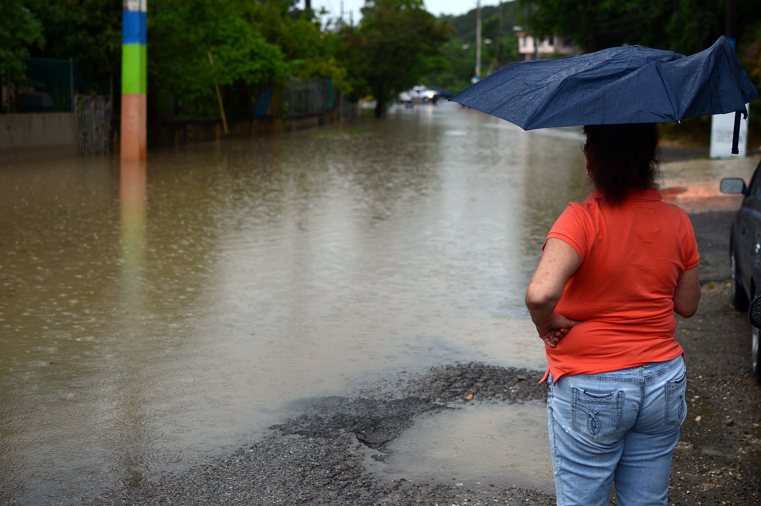 El organismo exhortó a que las personas que viven en áreas propensas a inundaciones y deslizamientos de tierra deben mantenerse alertas y atentas a cualquier aviso que emitan las autoridades.