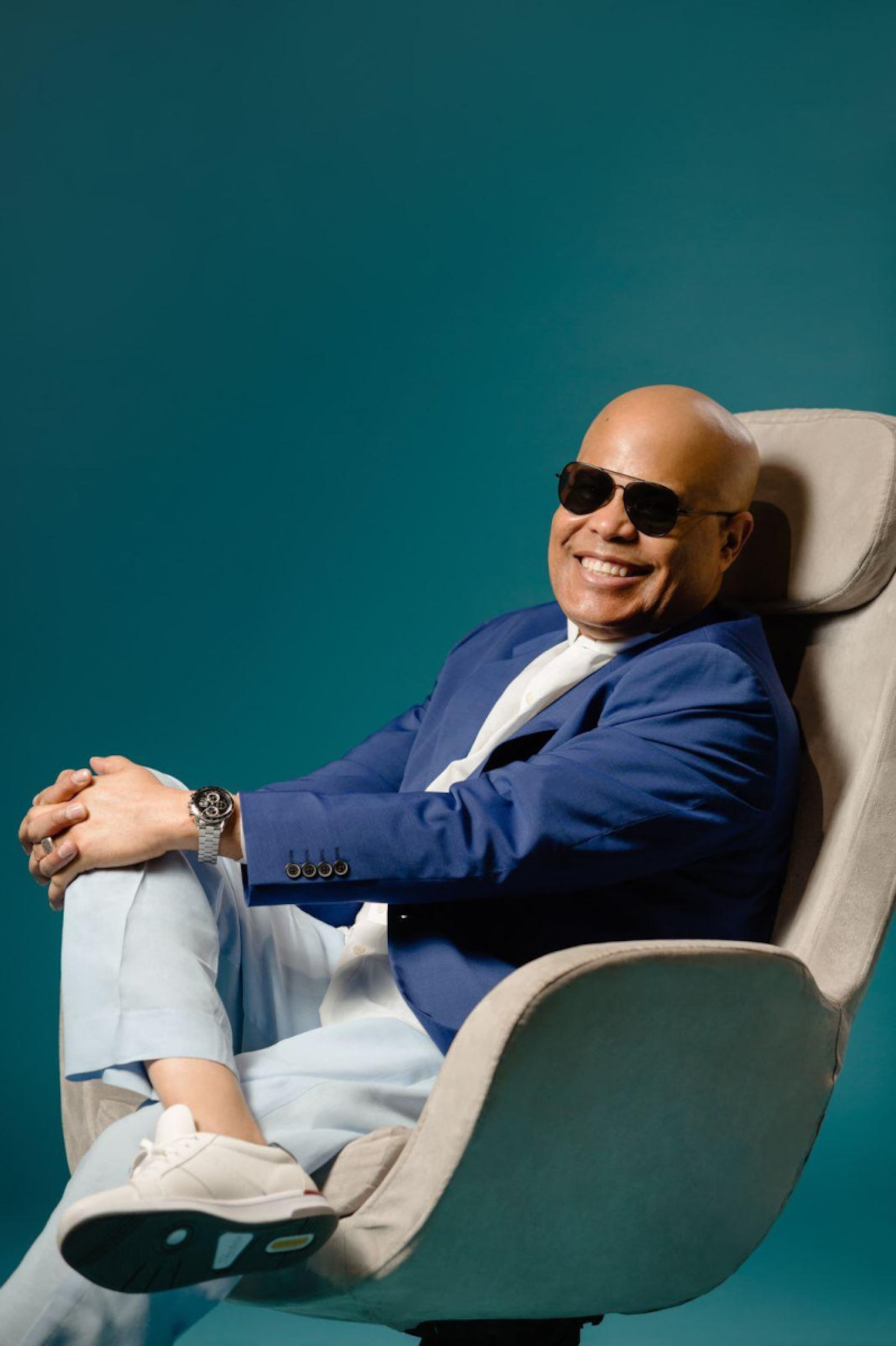 Rubby Pérez es un destacado músico y cantante de merengue, famoso por su potente voz, conocida como "La voz más alta del merengue".