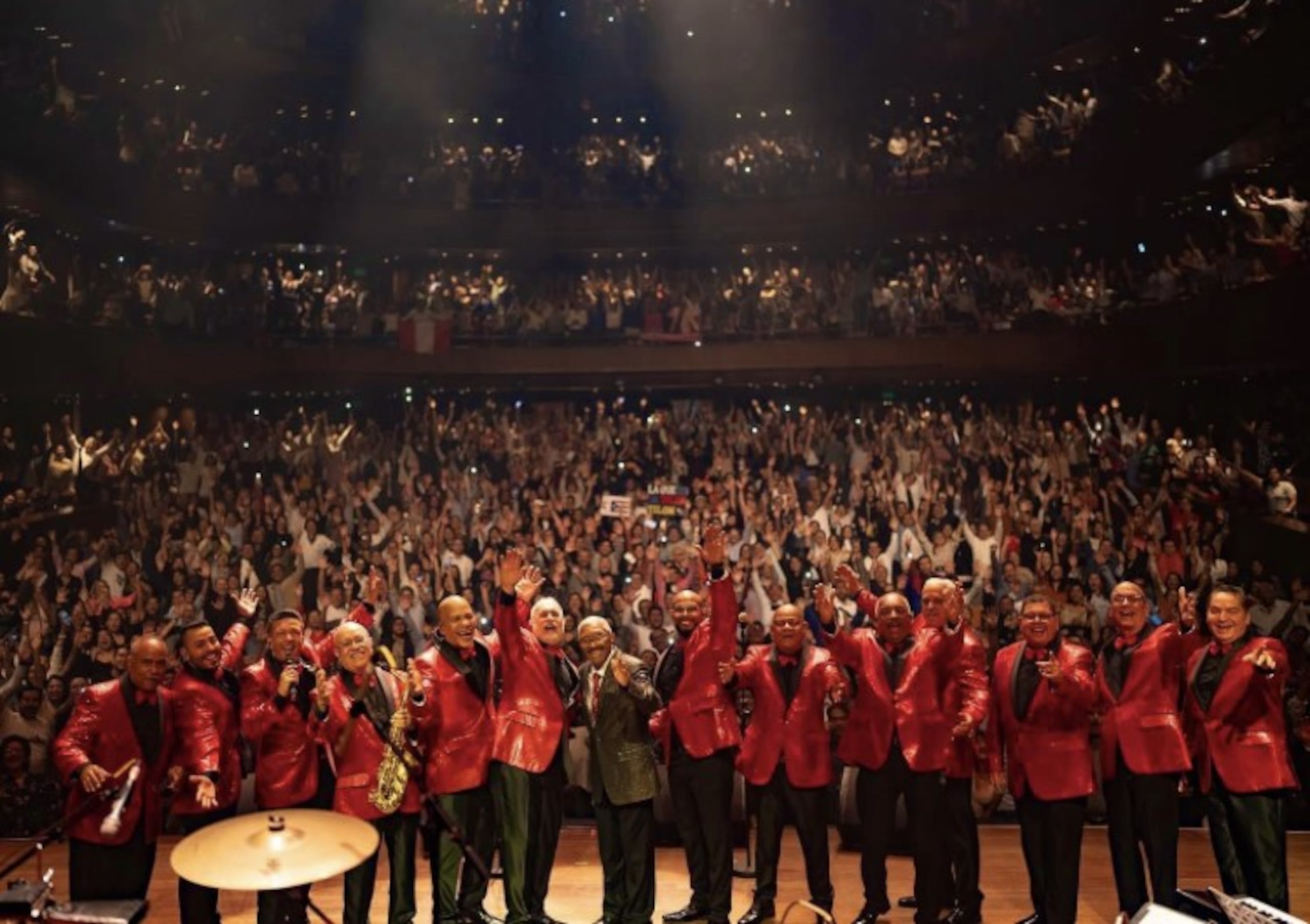 Unas 1,500 personas disfrutaron de la música del Combo.