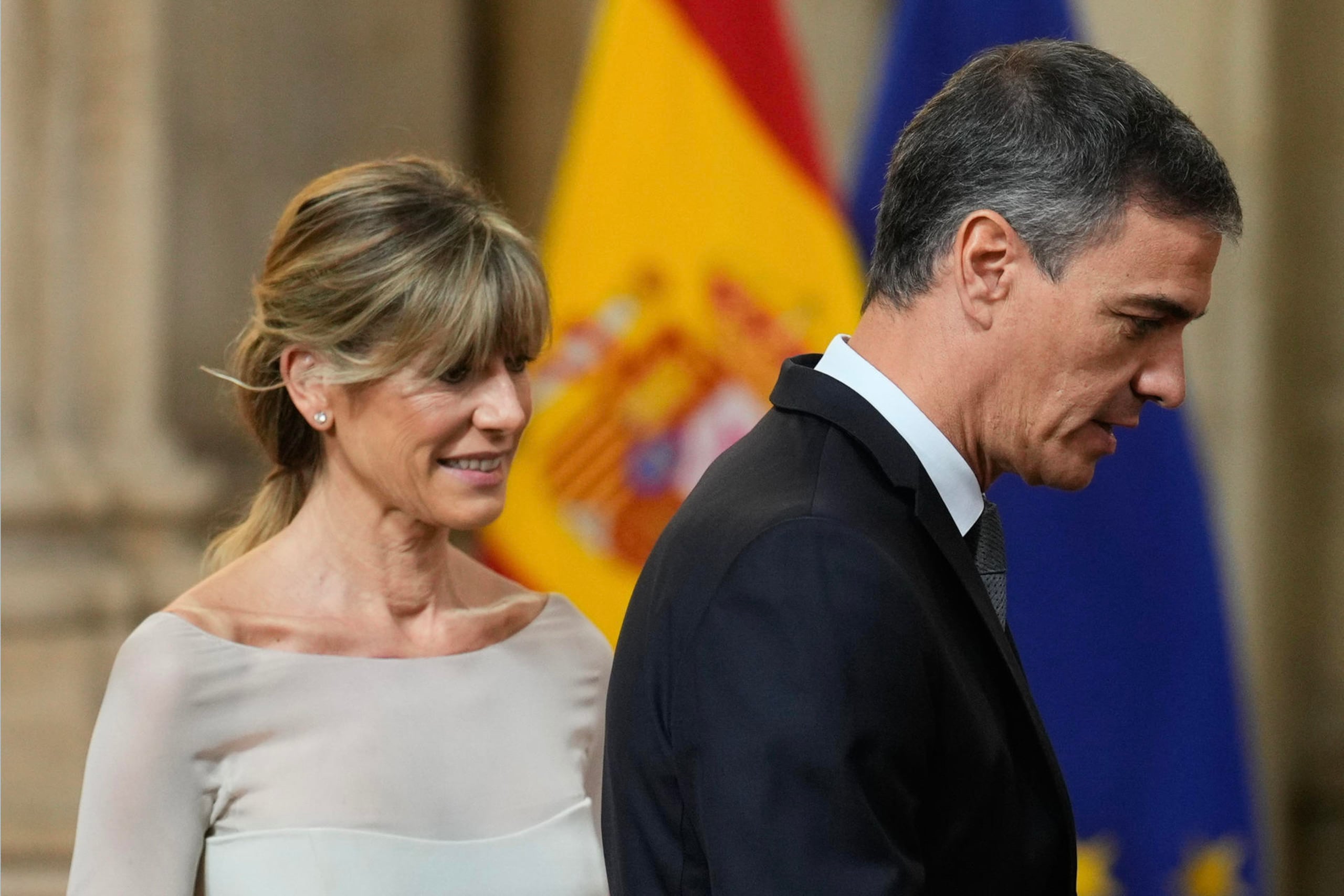 Fotografía de archivo del presidente del Gobierno español, Pedro Sánchez, con su esposa, Begoña Gómez.