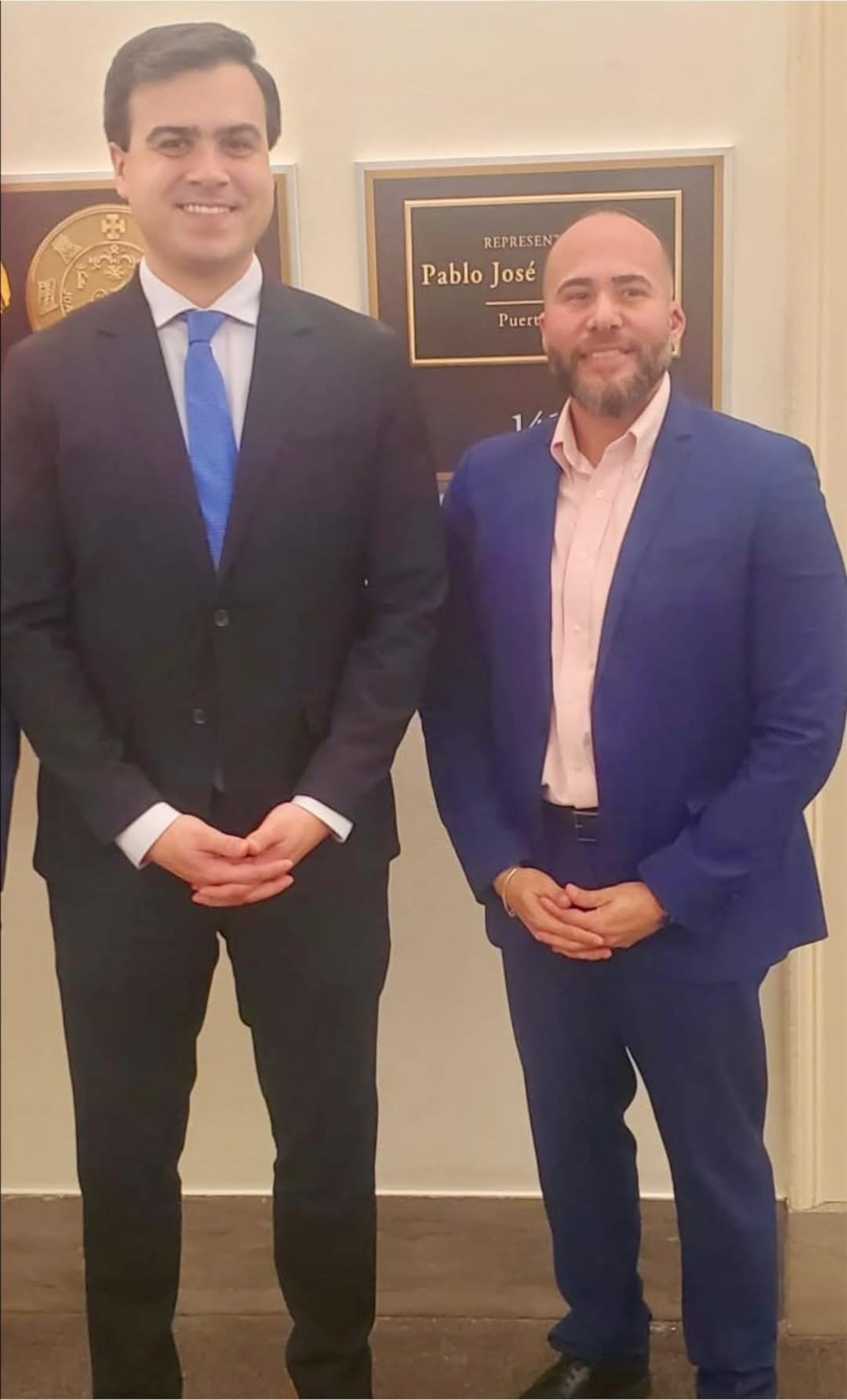 El alcalde de Yauco, Ángel Luis ‘Luigi’ Torres Ortiz, junto al comisionado residente en Washington, D.C., Pablo José Hernández Rivera.