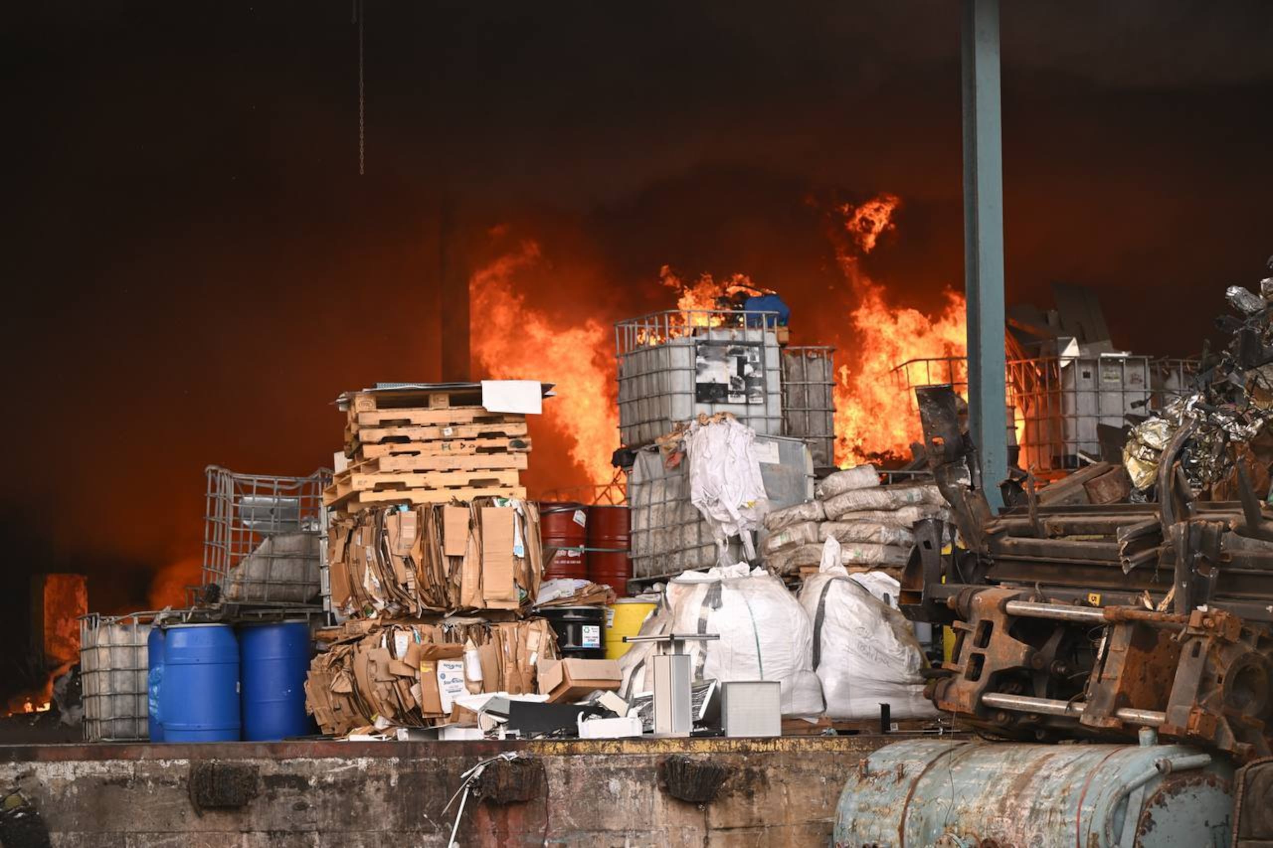 Incendio en la planta de reciclaje IFCO Recycling en Gurabo.