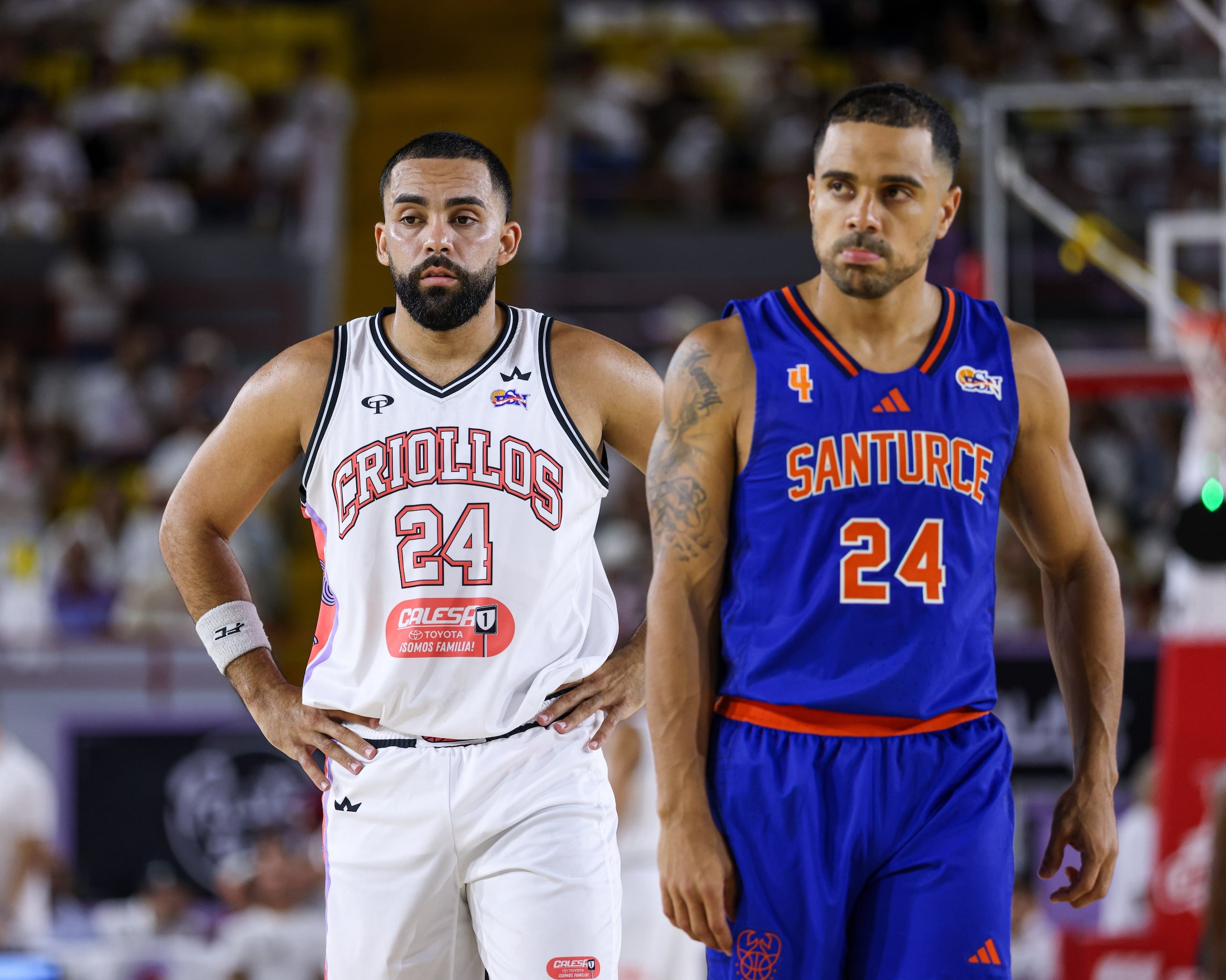 Christian "Cuco" López y Ángel Rodríguez en el primer juego de la semifinal de la Conferencia A entre Caguas y Santurce.