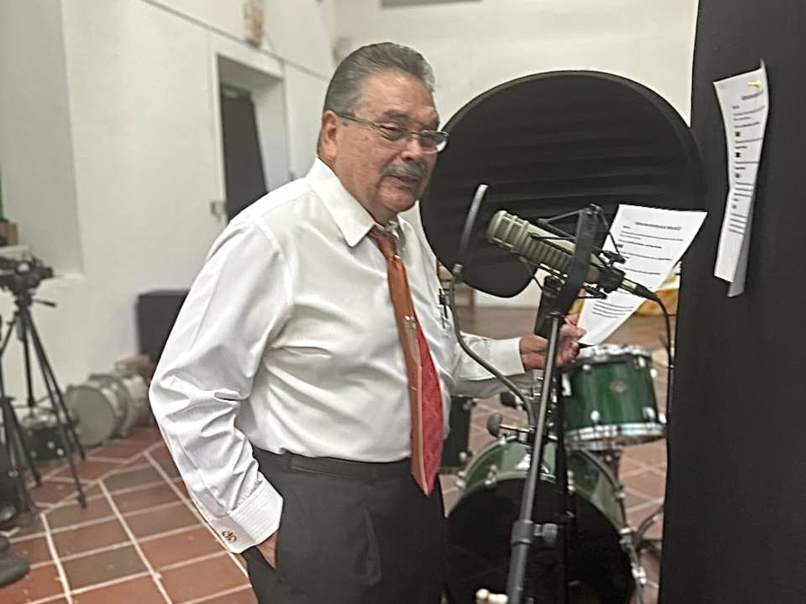 Se escuchará al comunicador al momento de las llamadas para inicio de las funciones.