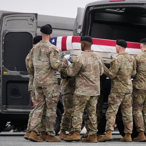 FOTOS: Así fue el traslado de los soldados estadounidenses muertos en la guerra de Oriente Medio