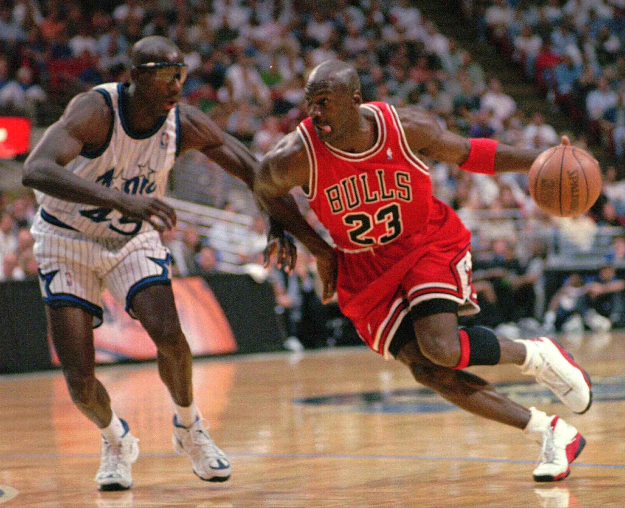 Michael Jordan terminó su estadía con los Bulls en 1998, con un sexto título en ocho años.