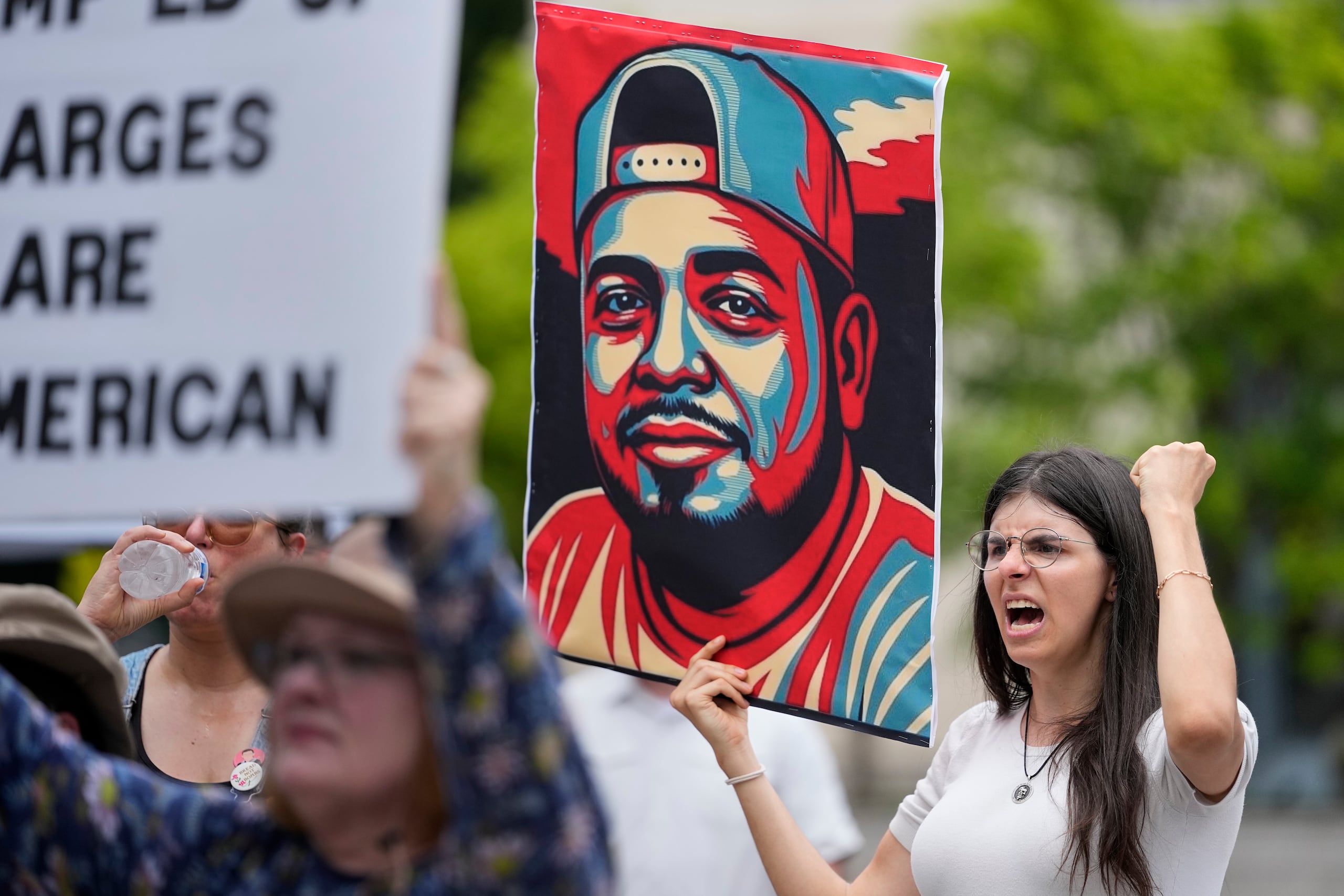 Retrato de Kilmar Ábrego García durante una protesta afuera de un tribunal federal, el miércoles 25 de junio de 2025, en Nashville, Tennessee.