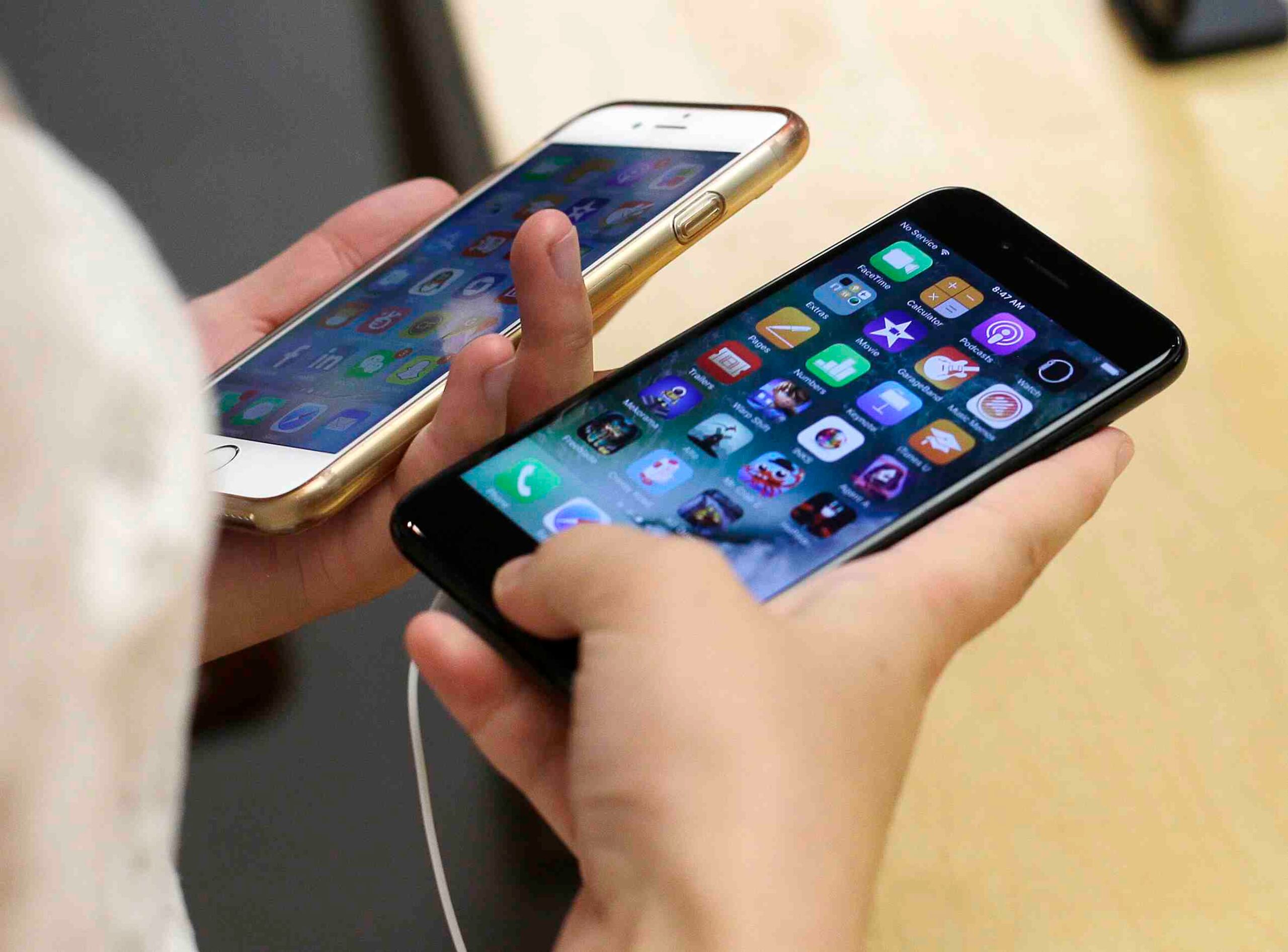 El asistente virtual de iPhone funciona con comandos de voz. (AP)